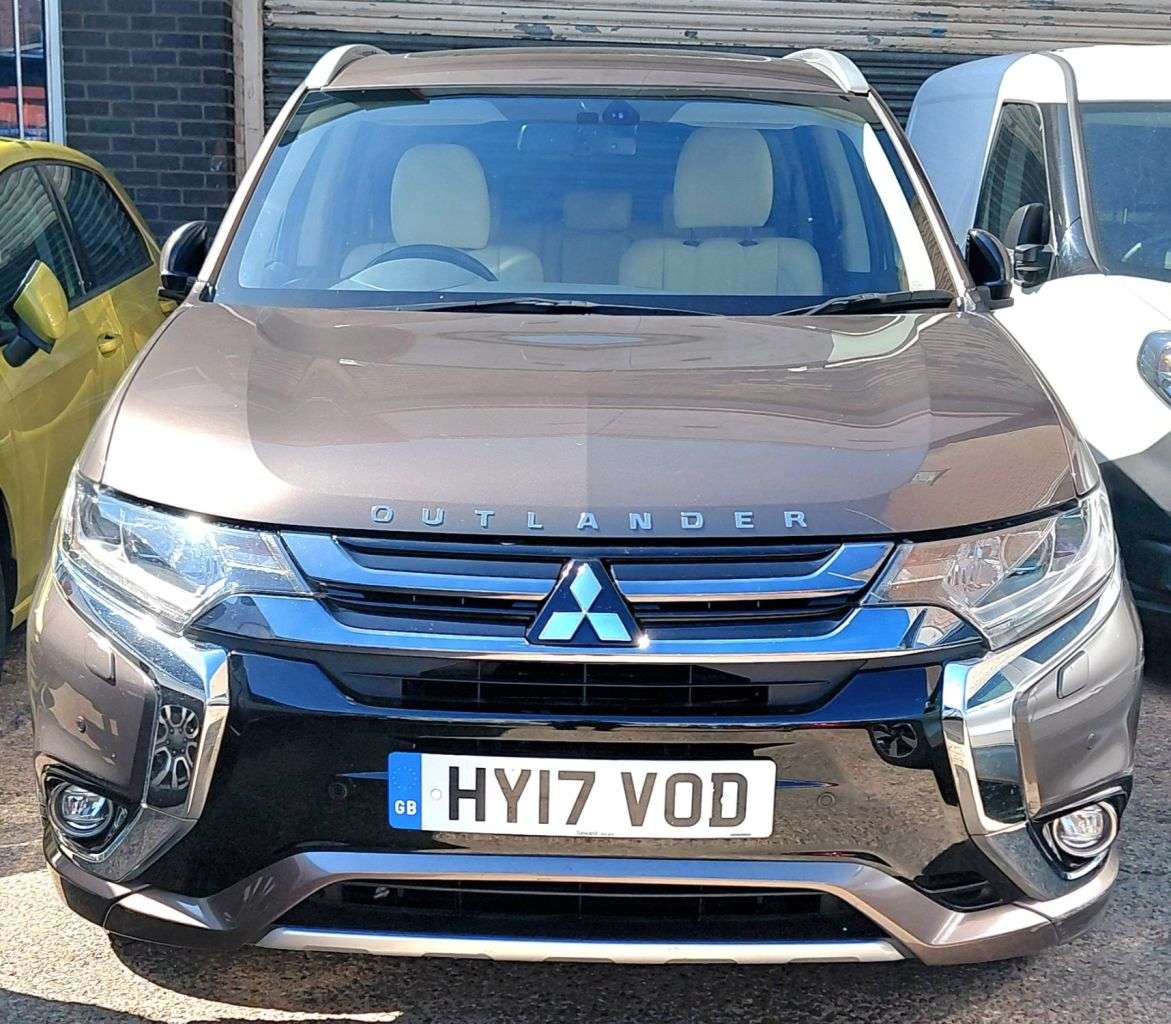 A 2017 MITSUBISHI OUTLANDER 2.0h 12kWh 5h SUV 5dr Petrol Plug-in Hybrid CVT 4WD Euro 6 (s/s) (200 ps) R A 2017 MITSUBISHI OUTLANDER 2.0h 12kWh 5h SUV 5dr Petrol Plug-in Hybrid CVT 4WD Euro 6 (s/s) (200 ps) R