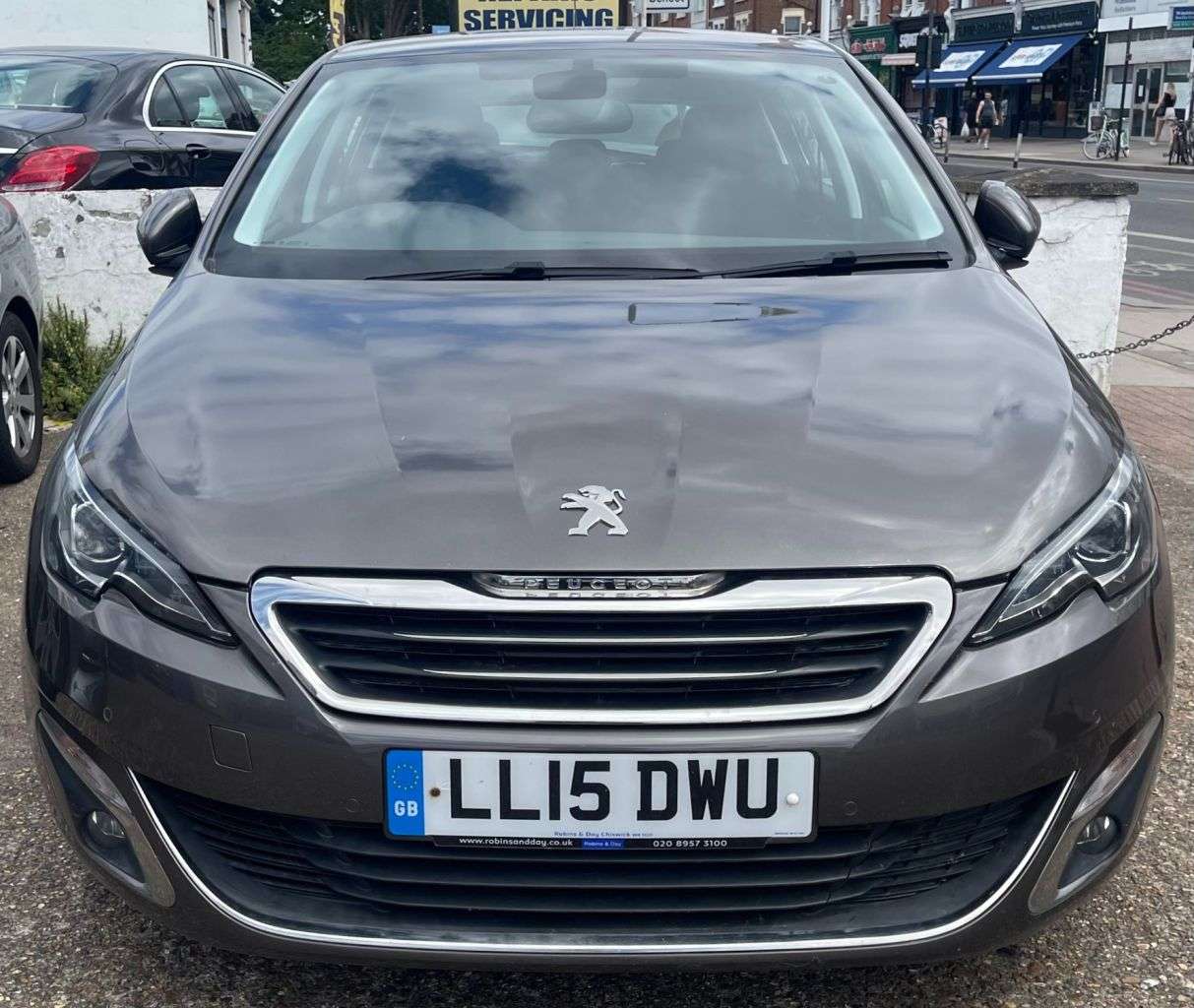 A 2015 PEUGEOT 308 AUTOMATIC 1.2 PureTech Allure Hatchback 5dr Petrol Auto Euro 6 (s/s) (130 p A 2015 PEUGEOT 308 AUTOMATIC 1.2 PureTech Allure Hatchback 5dr Petrol Auto Euro 6 (s/s) (130 p