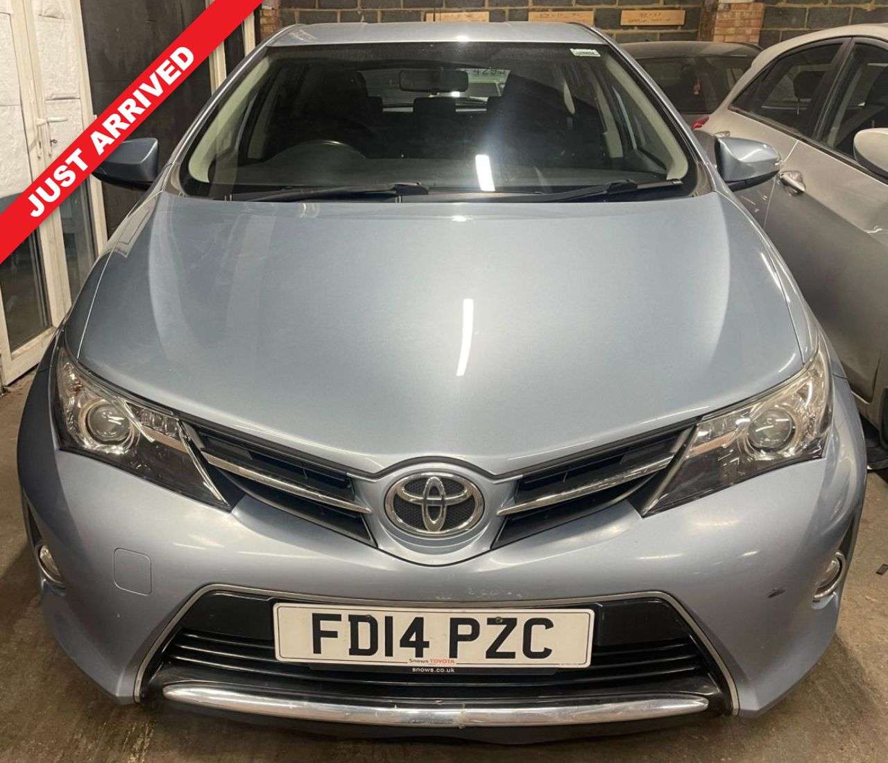 A 2014 TOYOTA AURIS AUTOMATIC 1.6 V-Matic Icon Hatchback 5dr Petrol Multidrive S Euro 5 (132 ps A 2014 TOYOTA AURIS AUTOMATIC 1.6 V-Matic Icon Hatchback 5dr Petrol Multidrive S Euro 5 (132 ps