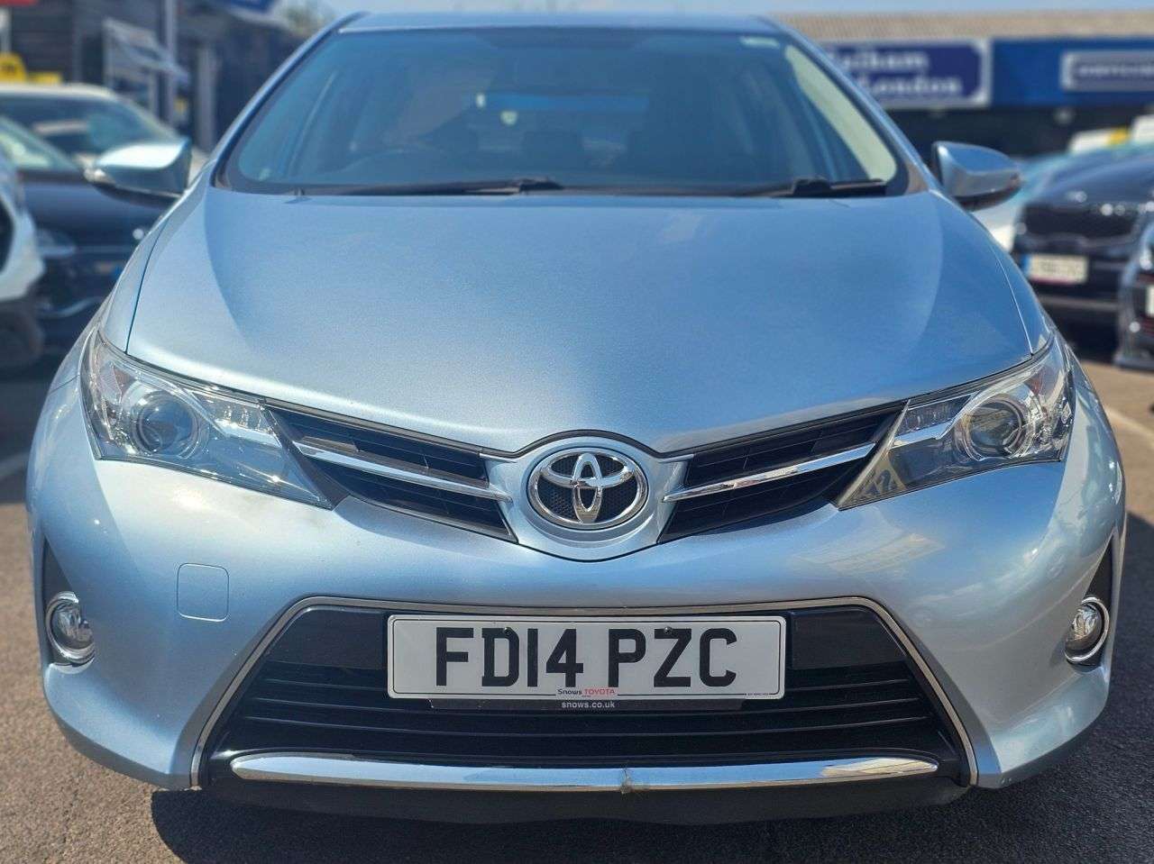 A 2014 TOYOTA AURIS AUTOMATIC 1.6 V-Matic Icon Hatchback 5dr Petrol Multidrive S Euro 5 (132 ps A 2014 TOYOTA AURIS AUTOMATIC 1.6 V-Matic Icon Hatchback 5dr Petrol Multidrive S Euro 5 (132 ps