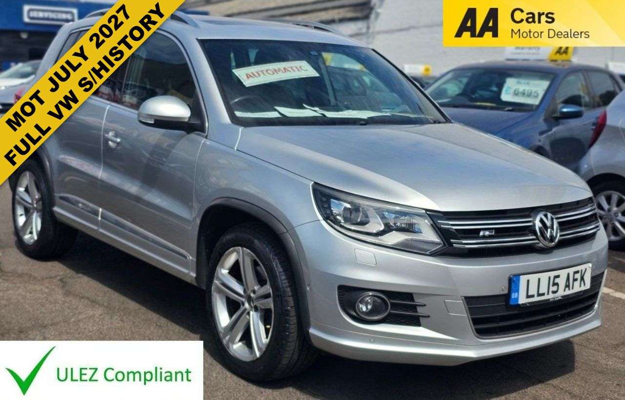A 2015 VOLKSWAGEN TIGUAN AUTOMATIC 2.0 TSI R-Line SUV 5dr Petrol DSG 4WD Euro 5 (Nav) (210 ps) LEATH A 2015 VOLKSWAGEN TIGUAN AUTOMATIC 2.0 TSI R-Line SUV 5dr Petrol DSG 4WD Euro 5 (Nav) (210 ps) LEATH