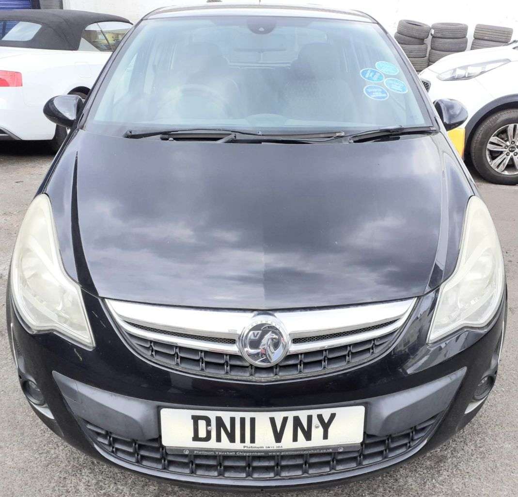 A 2011 VAUXHALL CORSA 1.4 16V SE Hatchback 5dr Petrol Manual Wide Ratio Euro 5 (100 ps) HALF LEAT A 2011 VAUXHALL CORSA 1.4 16V SE Hatchback 5dr Petrol Manual Wide Ratio Euro 5 (100 ps) HALF LEAT