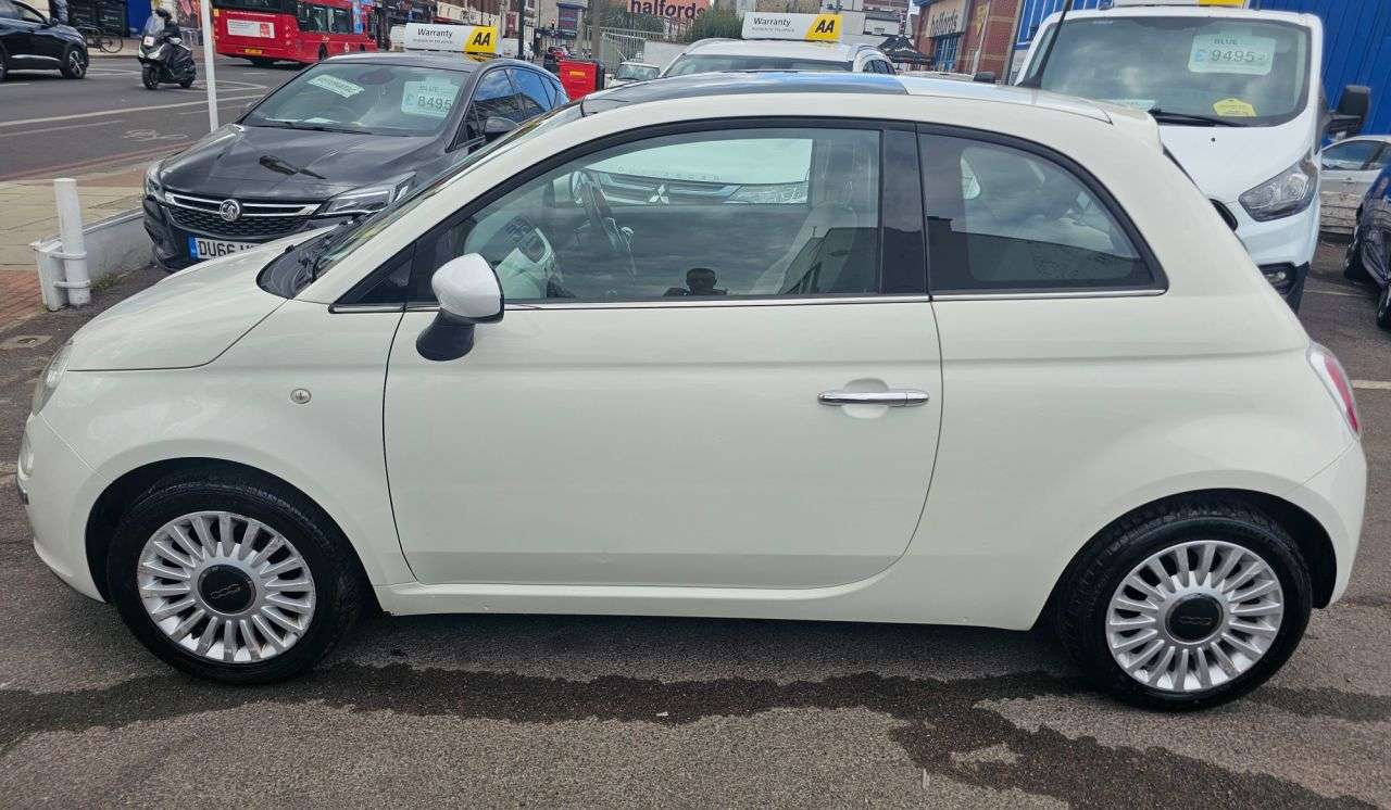 A 2012 FIAT 500 1.2 Lounge Hatchback 3dr Petrol Manual Euro 4 (69 bhp) £35 ROAD TAX A YEAR, A 2012 FIAT 500 1.2 Lounge Hatchback 3dr Petrol Manual Euro 4 (69 bhp) £35 ROAD TAX A YEAR,