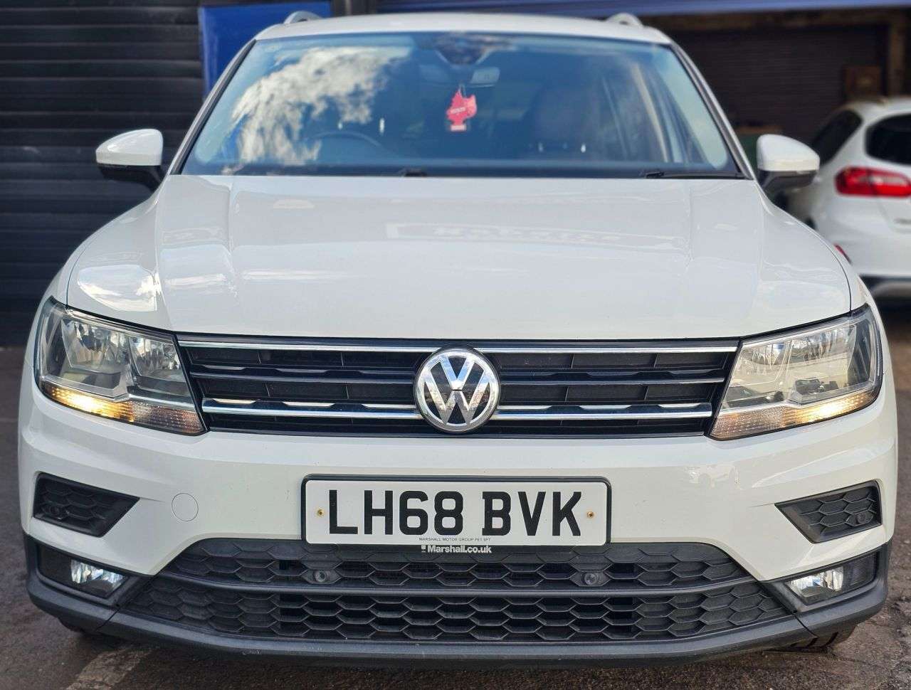 A 2018 VOLKSWAGEN TIGUAN 1.4 TSI SE Navigation SUV 5dr Petrol Manual Euro 6 (s/s) (125 ps) SAT/NAV,R A 2018 VOLKSWAGEN TIGUAN 1.4 TSI SE Navigation SUV 5dr Petrol Manual Euro 6 (s/s) (125 ps) SAT/NAV,R