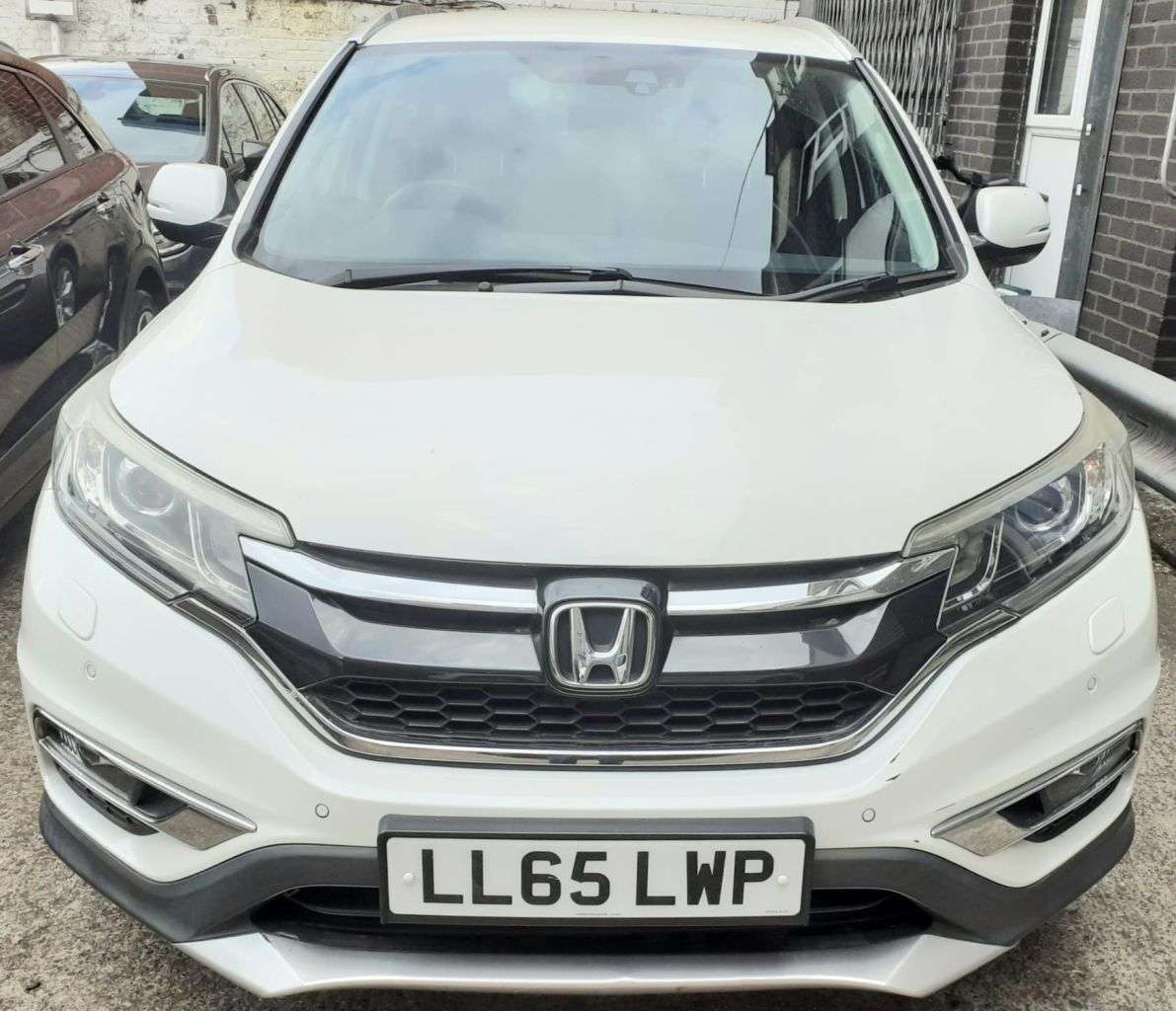 A 2015 HONDA CR-V AUTOMATIC 2.0 i-VTEC SR SUV 5dr Petrol Auto 4WD Euro 6 (155 ps) FULL SERVIC A 2015 HONDA CR-V AUTOMATIC 2.0 i-VTEC SR SUV 5dr Petrol Auto 4WD Euro 6 (155 ps) FULL SERVIC