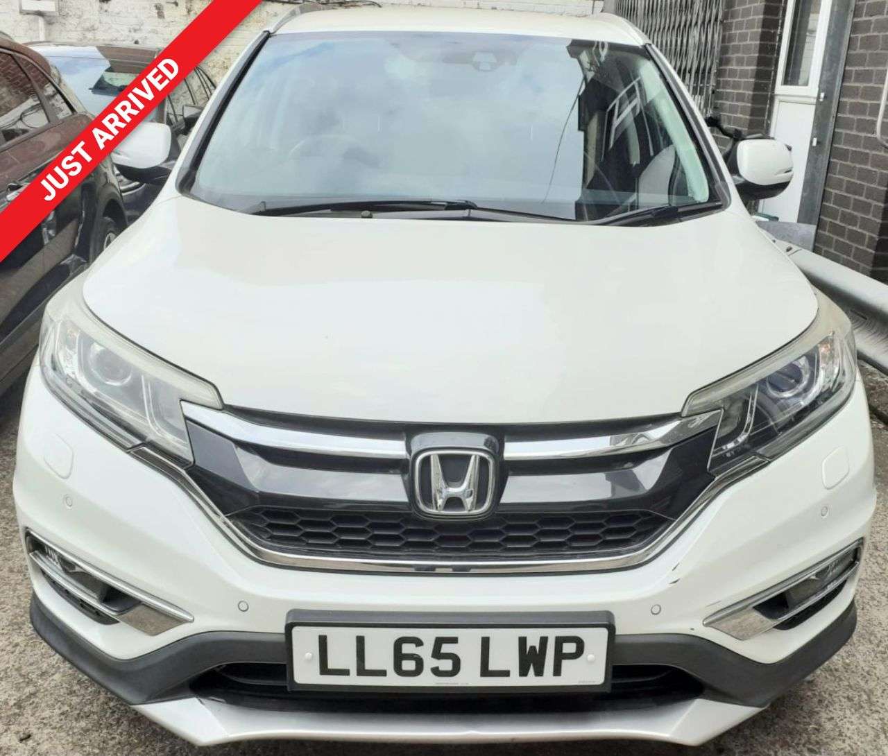 A 2015 HONDA CR-V AUTOMATIC 2.0 i-VTEC SR SUV 5dr Petrol Auto 4WD Euro 6 (155 ps) FULL SERVIC A 2015 HONDA CR-V AUTOMATIC 2.0 i-VTEC SR SUV 5dr Petrol Auto 4WD Euro 6 (155 ps) FULL SERVIC