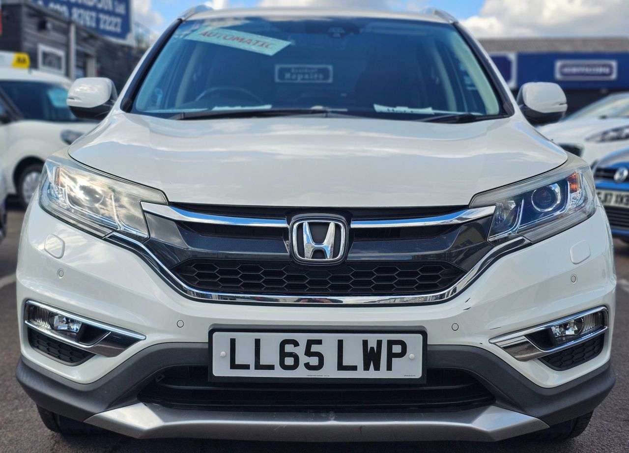 A 2015 HONDA CR-V AUTOMATIC 2.0 i-VTEC SR SUV 5dr Petrol Auto 4WD Euro 6 (155 ps) FULL SERVIC A 2015 HONDA CR-V AUTOMATIC 2.0 i-VTEC SR SUV 5dr Petrol Auto 4WD Euro 6 (155 ps) FULL SERVIC