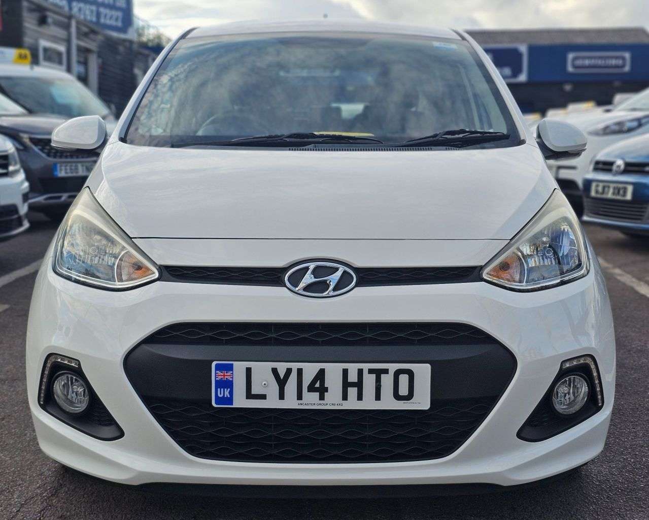 A 2014 HYUNDAI I10 1.2 Premium Hatchback 5dr Petrol Manual Euro 5 (87 ps) FULL SERVICE HISTORY A 2014 HYUNDAI I10 1.2 Premium Hatchback 5dr Petrol Manual Euro 5 (87 ps) FULL SERVICE HISTORY