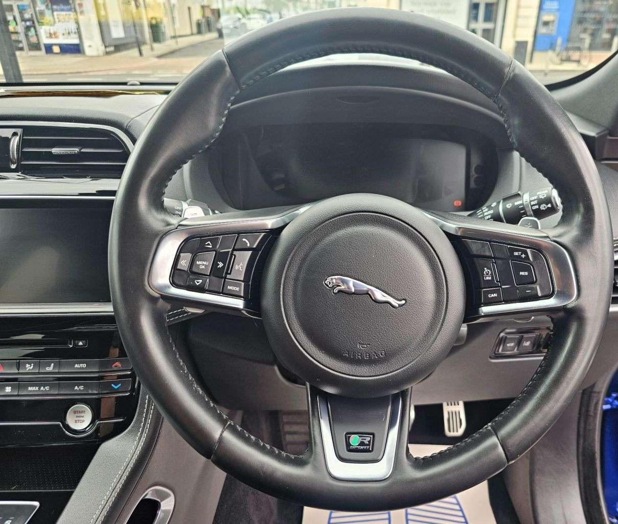 2017 JAGUAR F-PACE 2017 JAGUAR F-PACE