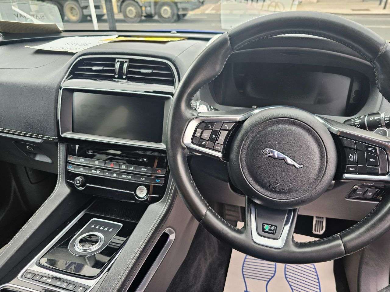 2017 JAGUAR F-PACE 2017 JAGUAR F-PACE