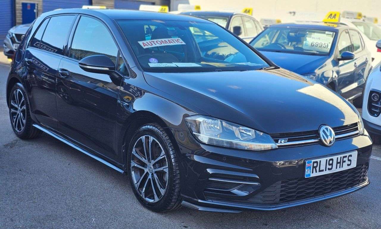 A 2019 VOLKSWAGEN GOLF AUTOMATIC 1.5 TSI EVO GPF R-Line Hatchback 5dr Petrol DSG Euro 6 (s/s) (150 A 2019 VOLKSWAGEN GOLF AUTOMATIC 1.5 TSI EVO GPF R-Line Hatchback 5dr Petrol DSG Euro 6 (s/s) (150