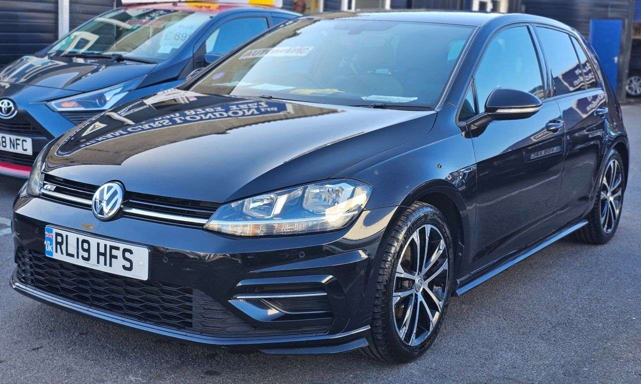 A 2019 VOLKSWAGEN GOLF AUTOMATIC 1.5 TSI EVO GPF R-Line Hatchback 5dr Petrol DSG Euro 6 (s/s) (150 A 2019 VOLKSWAGEN GOLF AUTOMATIC 1.5 TSI EVO GPF R-Line Hatchback 5dr Petrol DSG Euro 6 (s/s) (150