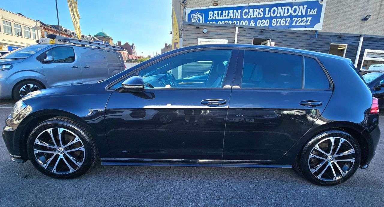 A 2019 VOLKSWAGEN GOLF AUTOMATIC 1.5 TSI EVO GPF R-Line Hatchback 5dr Petrol DSG Euro 6 (s/s) (150 A 2019 VOLKSWAGEN GOLF AUTOMATIC 1.5 TSI EVO GPF R-Line Hatchback 5dr Petrol DSG Euro 6 (s/s) (150