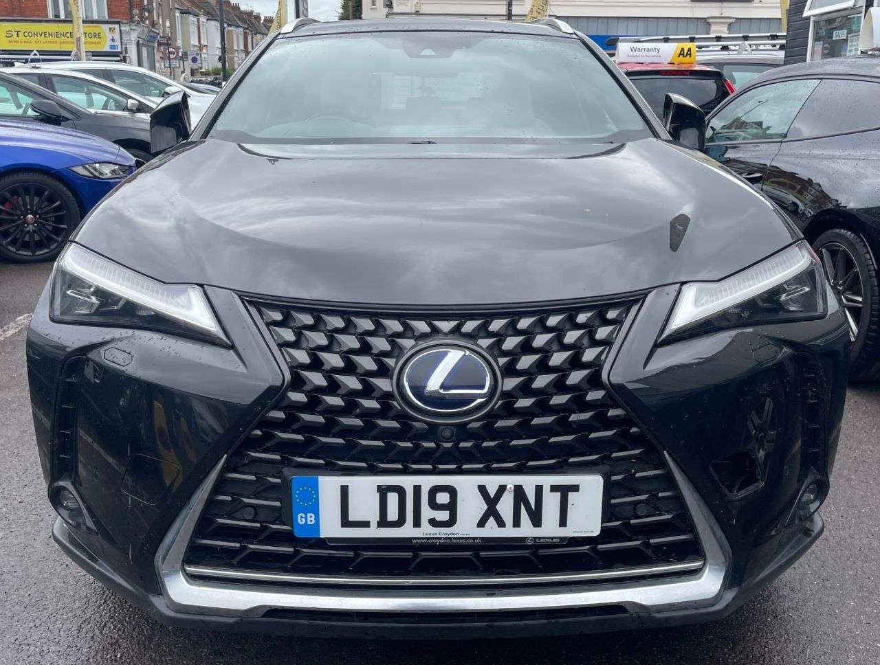 A 2019 LEXUS UX AUTOMATIC 2.0 250h Takumi SUV 5dr Petrol Hybrid E-CVT Euro 6 (s/s) (184 ps) A 2019 LEXUS UX AUTOMATIC 2.0 250h Takumi SUV 5dr Petrol Hybrid E-CVT Euro 6 (s/s) (184 ps)