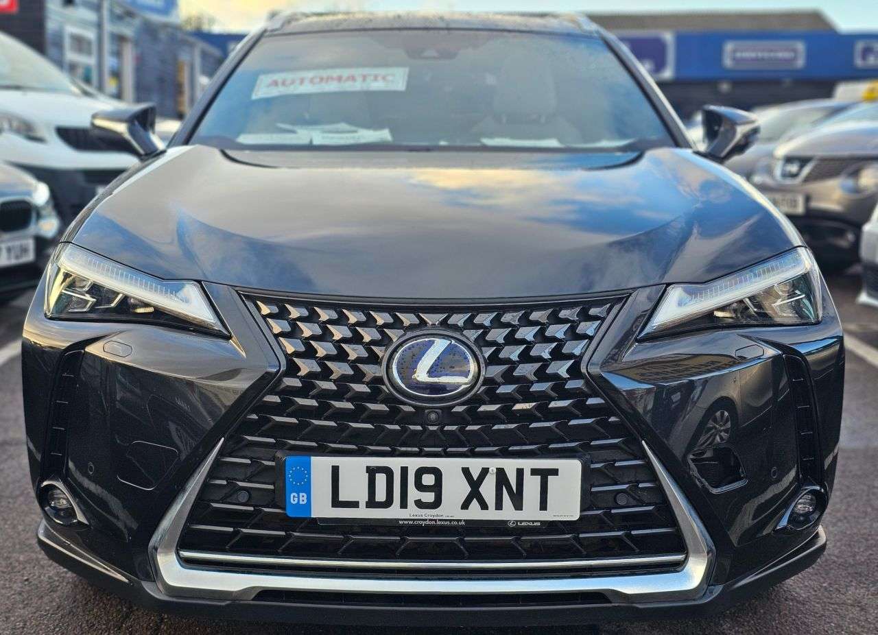 A 2019 LEXUS UX AUTOMATIC 2.0 250h Takumi SUV 5dr Petrol Hybrid E-CVT Euro 6 (s/s) (184 ps) A 2019 LEXUS UX AUTOMATIC 2.0 250h Takumi SUV 5dr Petrol Hybrid E-CVT Euro 6 (s/s) (184 ps)
