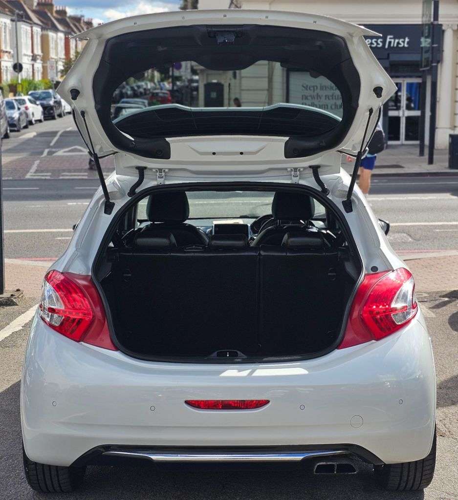 2015 PEUGEOT 208 2015 PEUGEOT 208