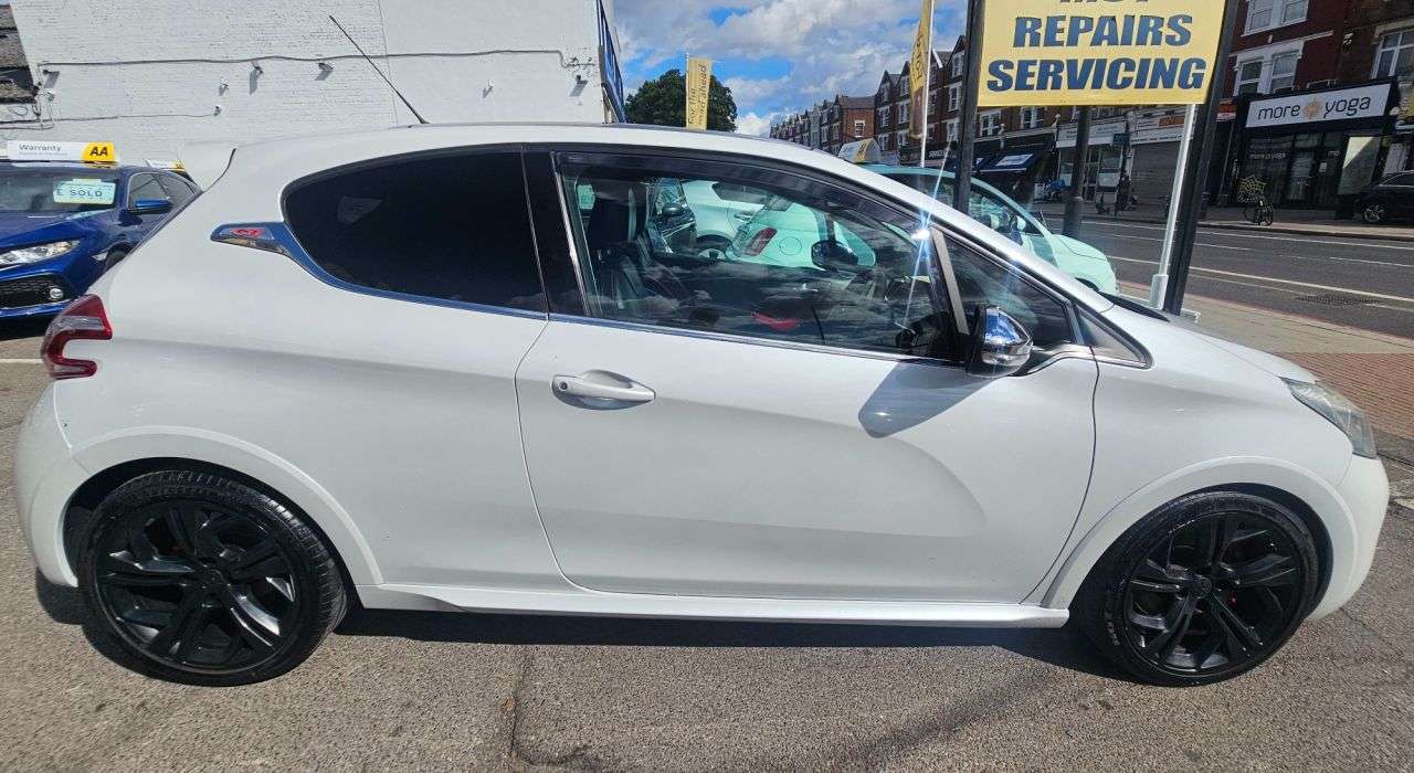 2015 PEUGEOT 208 2015 PEUGEOT 208