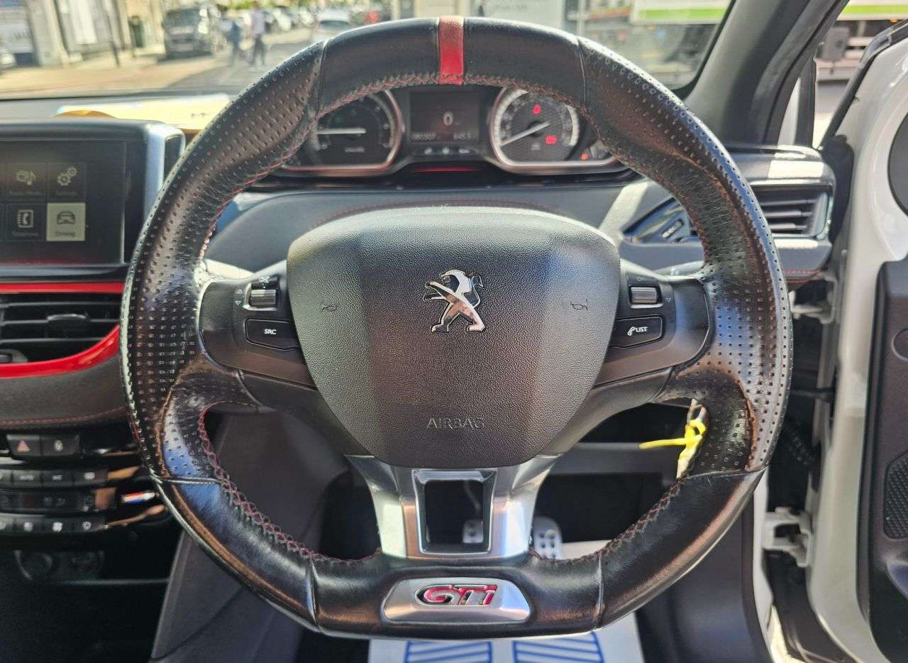2015 PEUGEOT 208 2015 PEUGEOT 208