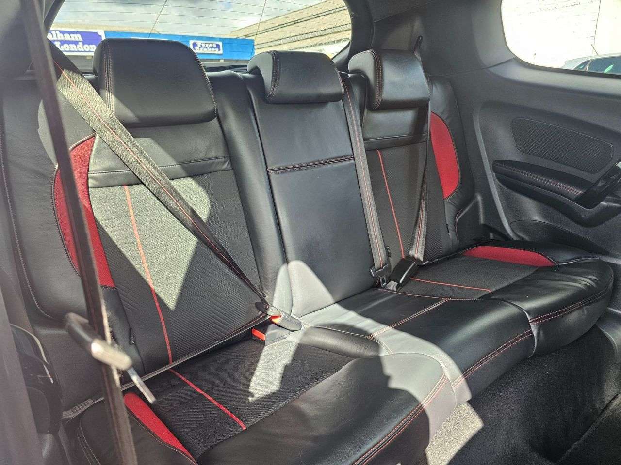 2015 PEUGEOT 208 2015 PEUGEOT 208