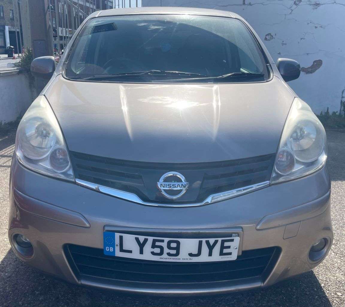 A 2010 NISSAN NOTE AUTOMATIC 1.6 16V Tekna Hatchback 5dr Petrol Euro 4 (110 ps) HALF LEATHER S A 2010 NISSAN NOTE AUTOMATIC 1.6 16V Tekna Hatchback 5dr Petrol Euro 4 (110 ps) HALF LEATHER S