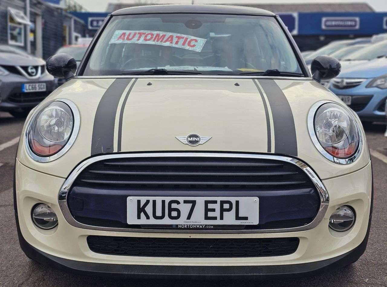 A 2017 MINI HATCH AUTOMATIC 1.5 Cooper Hatchback 3dr Petrol Euro 6 (s/s) (136 ps) REVERSE CAM A 2017 MINI HATCH AUTOMATIC 1.5 Cooper Hatchback 3dr Petrol Euro 6 (s/s) (136 ps) REVERSE CAM