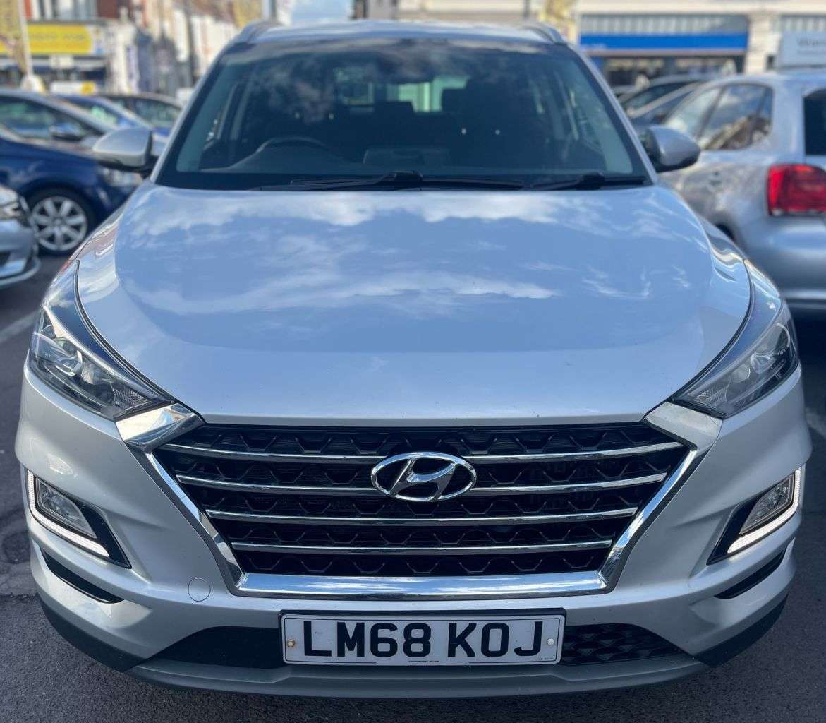 A 2018 HYUNDAI TUCSON AUTOMATIC 1.6 T-GDi SE Nav SUV 5dr Petrol DCT Euro 6 (s/s) (177 ps) REVERSE A 2018 HYUNDAI TUCSON AUTOMATIC 1.6 T-GDi SE Nav SUV 5dr Petrol DCT Euro 6 (s/s) (177 ps) REVERSE