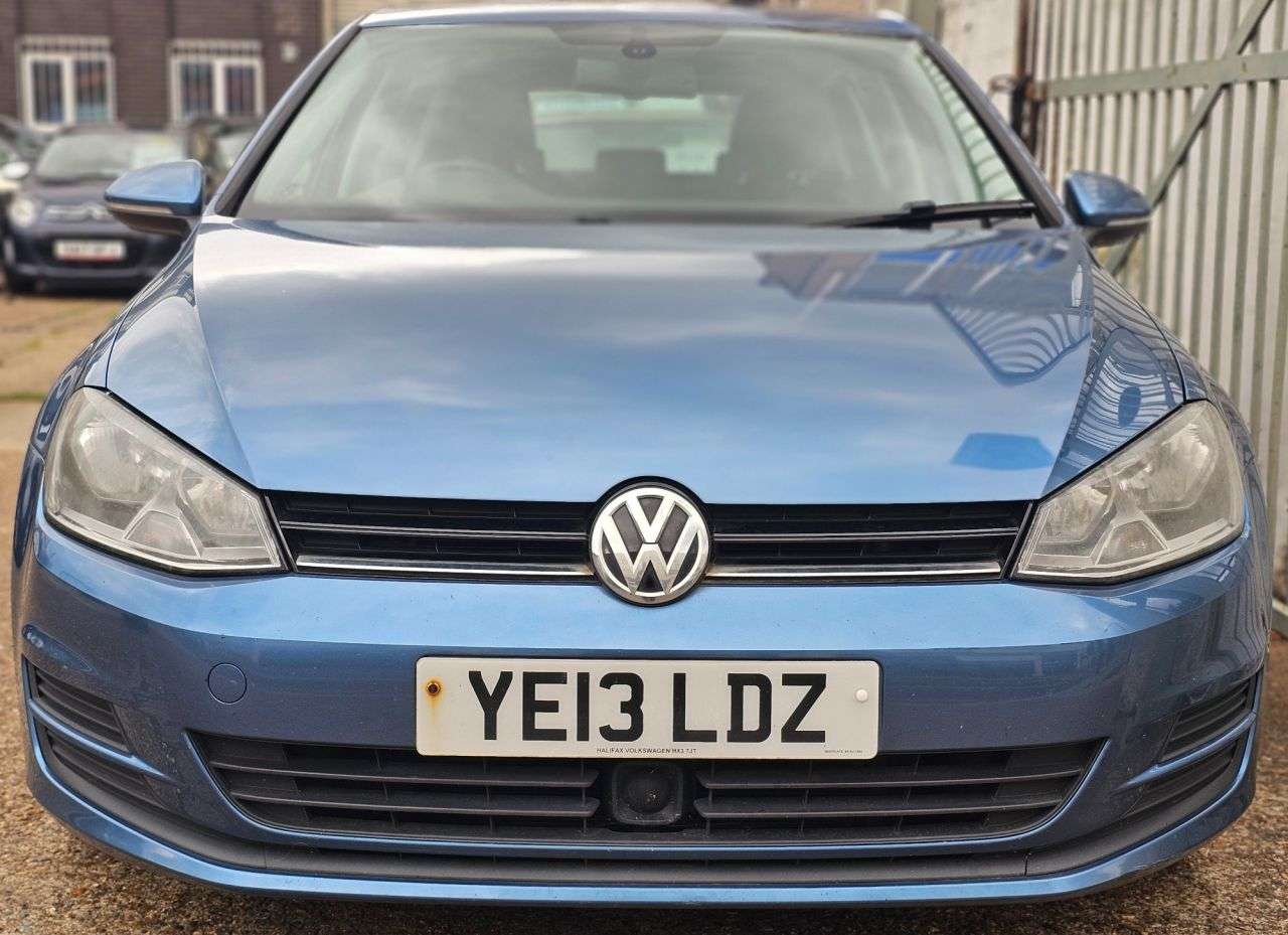 A 2013 VOLKSWAGEN GOLF 1.4 TSI BlueMotion Tech SE Hatchback 5dr Petrol DSG Euro 5 (s/s) (122 ps) F A 2013 VOLKSWAGEN GOLF 1.4 TSI BlueMotion Tech SE Hatchback 5dr Petrol DSG Euro 5 (s/s) (122 ps) F