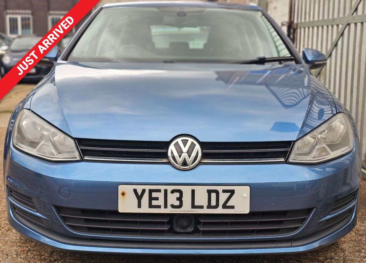 A 2013 VOLKSWAGEN GOLF 1.4 TSI BlueMotion Tech SE Hatchback 5dr Petrol DSG Euro 5 (s/s) (122 ps) F A 2013 VOLKSWAGEN GOLF 1.4 TSI BlueMotion Tech SE Hatchback 5dr Petrol DSG Euro 5 (s/s) (122 ps) F