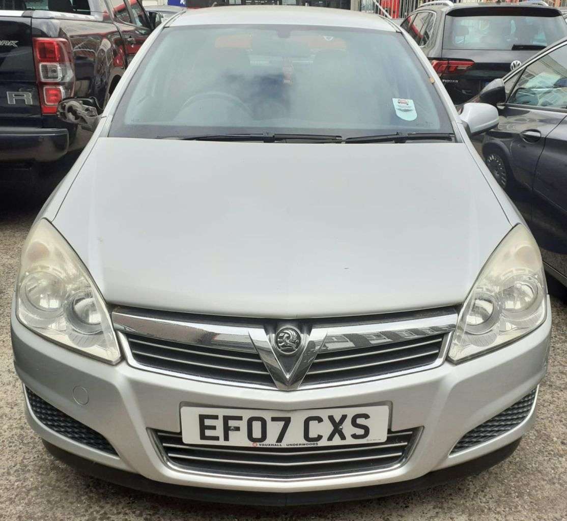 A 2007 VAUXHALL ASTRA 1.4i 16v Life Hatchback 5dr Petrol Manual (146 g/km, 89 bhp) MOT 25/12/2026 A 2007 VAUXHALL ASTRA 1.4i 16v Life Hatchback 5dr Petrol Manual (146 g/km, 89 bhp) MOT 25/12/2026