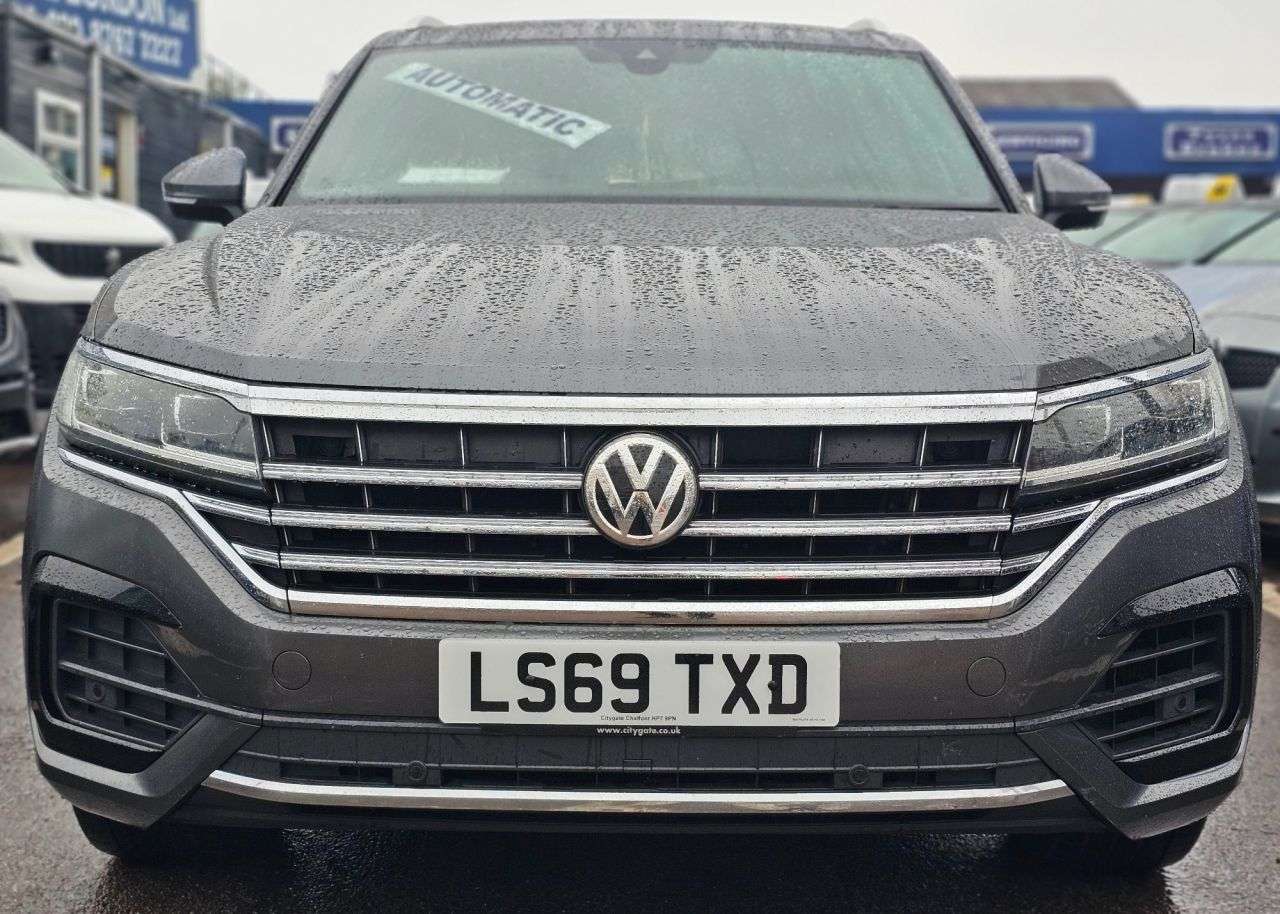 A 2019 VOLKSWAGEN TOUAREG AUTOMATIC 3.0 TDI V6 R-Line Tech SUV 5dr Diesel Tiptronic 4Motion Euro 6 (s A 2019 VOLKSWAGEN TOUAREG AUTOMATIC 3.0 TDI V6 R-Line Tech SUV 5dr Diesel Tiptronic 4Motion Euro 6 (s