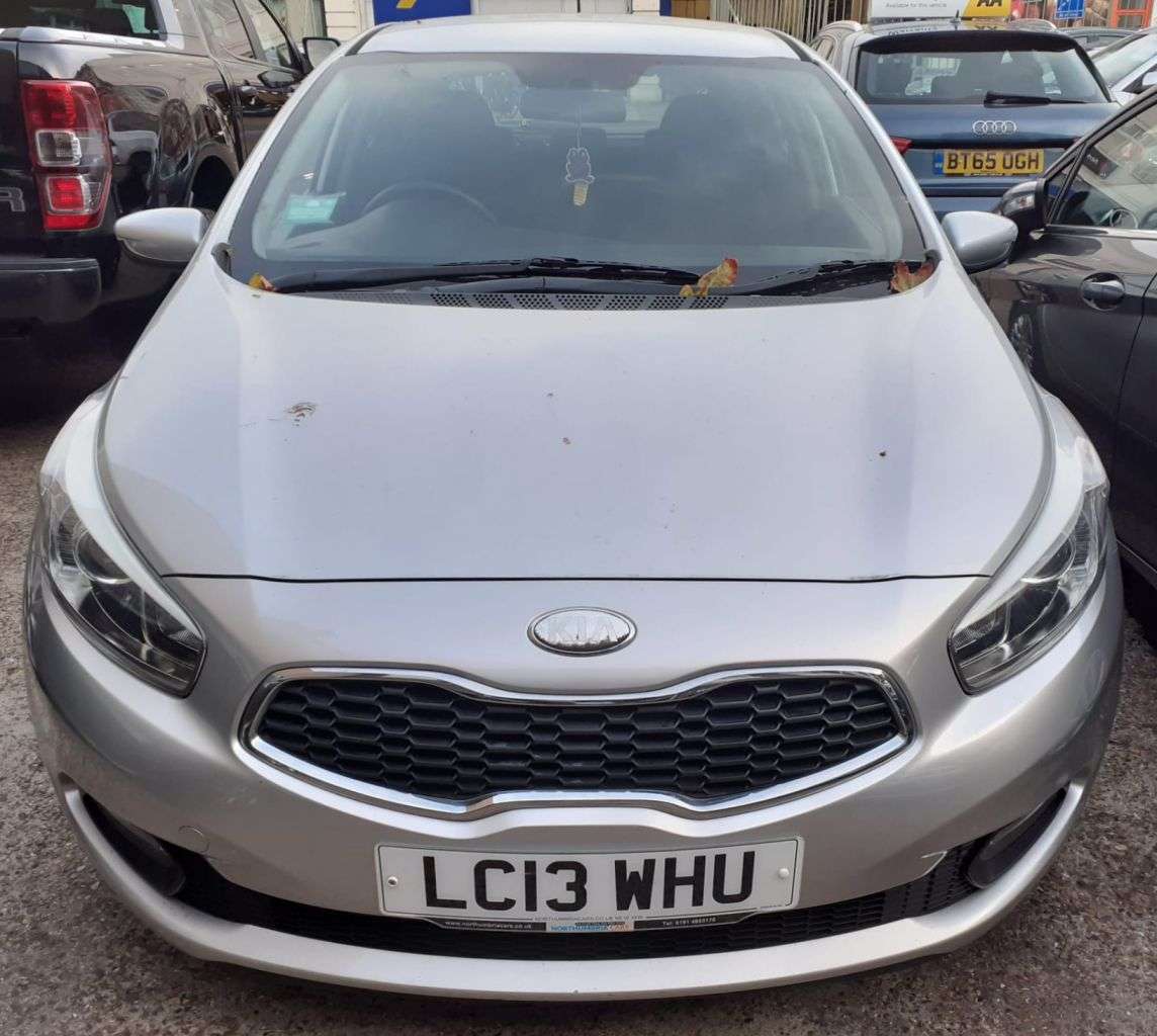 A 2013 KIA CEED 1.4 1 Hatchback 5dr Petrol Manual Euro 5 (98 bhp) MOT 05/06/2027,BLUETOOTH A 2013 KIA CEED 1.4 1 Hatchback 5dr Petrol Manual Euro 5 (98 bhp) MOT 05/06/2027,BLUETOOTH