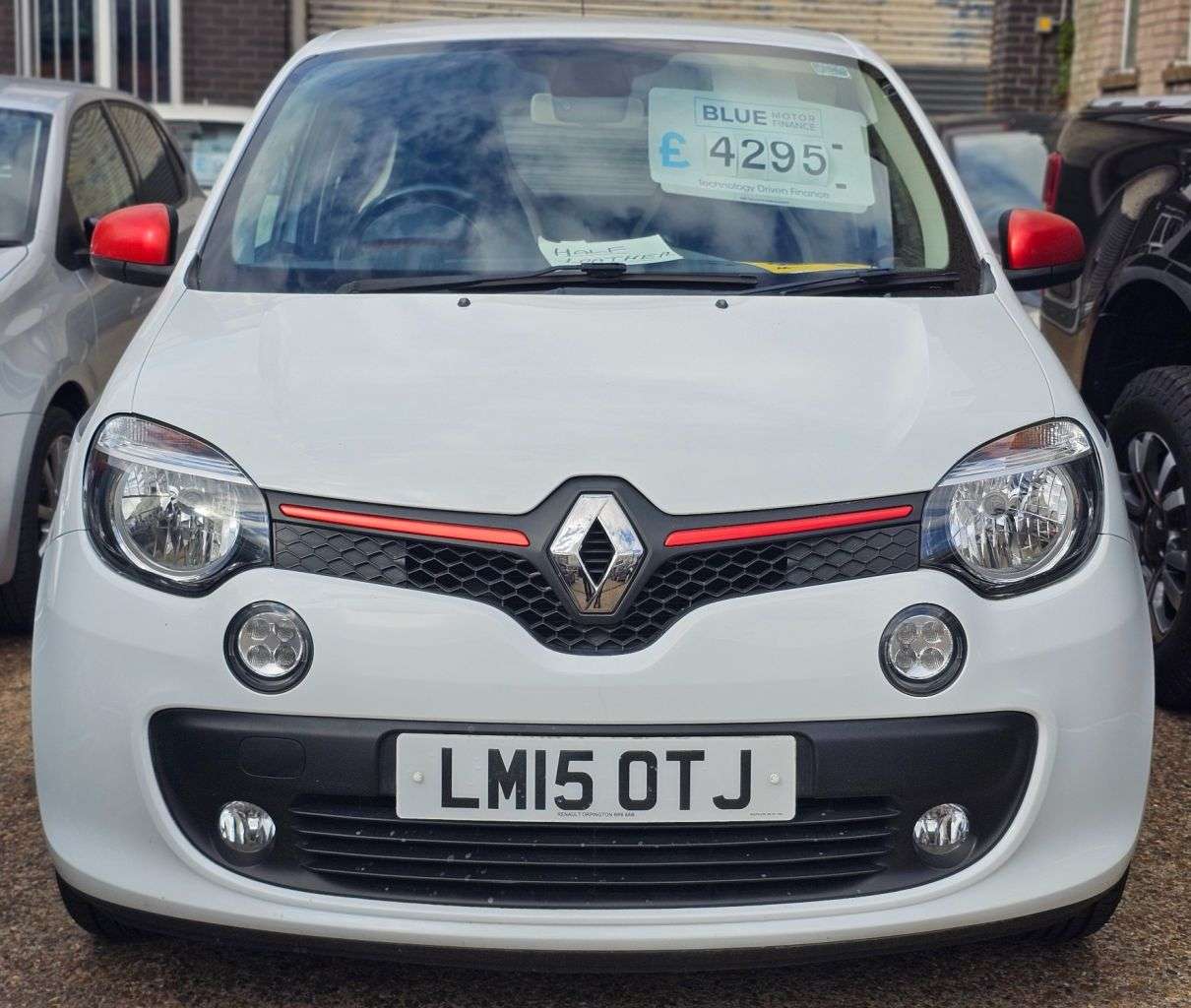 A 2015 RENAULT TWINGO 0.9 TCe ENERGY Dynamique Hatchback 5dr Petrol Manual Euro 6 (s/s) (90 ps) M A 2015 RENAULT TWINGO 0.9 TCe ENERGY Dynamique Hatchback 5dr Petrol Manual Euro 6 (s/s) (90 ps) M