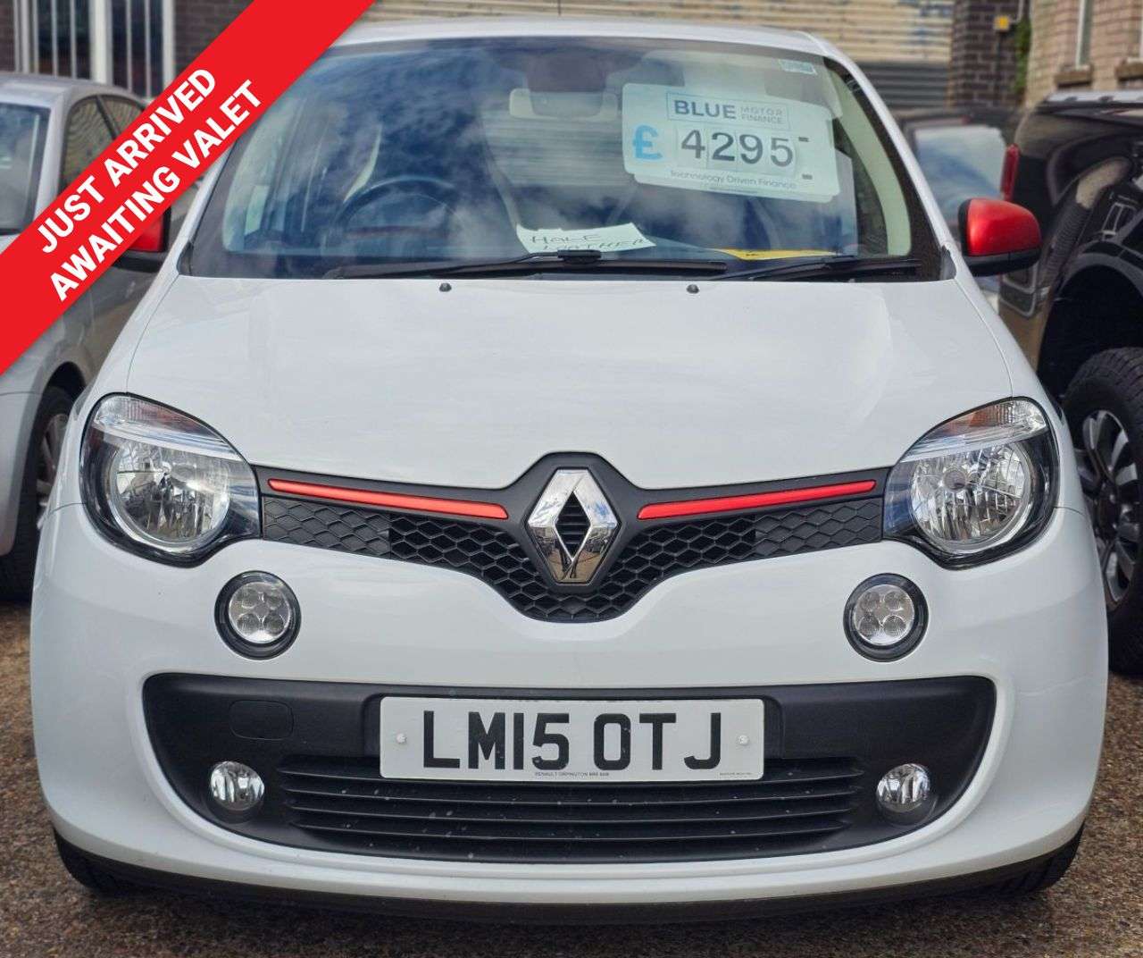 A 2015 RENAULT TWINGO 0.9 TCe ENERGY Dynamique Hatchback 5dr Petrol Manual Euro 6 (s/s) (90 ps) M A 2015 RENAULT TWINGO 0.9 TCe ENERGY Dynamique Hatchback 5dr Petrol Manual Euro 6 (s/s) (90 ps) M