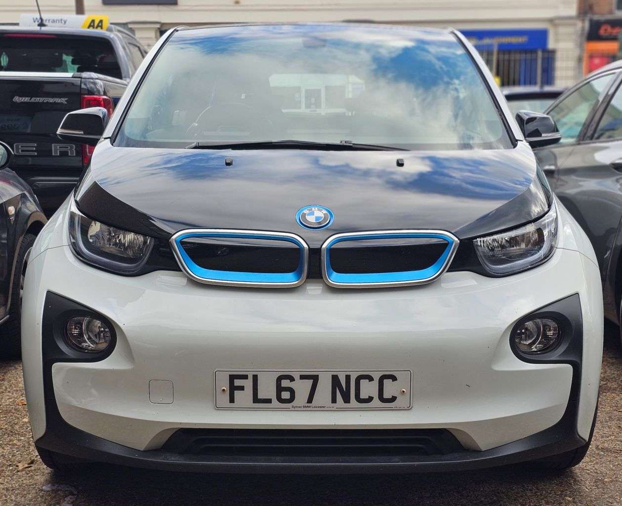 A 2017 BMW I3 AUTOMATIC 33kWh Hatchback 5dr Petrol Plug-in Hybrid Auto Euro 6 (s/s) (Rang A 2017 BMW I3 AUTOMATIC 33kWh Hatchback 5dr Petrol Plug-in Hybrid Auto Euro 6 (s/s) (Rang