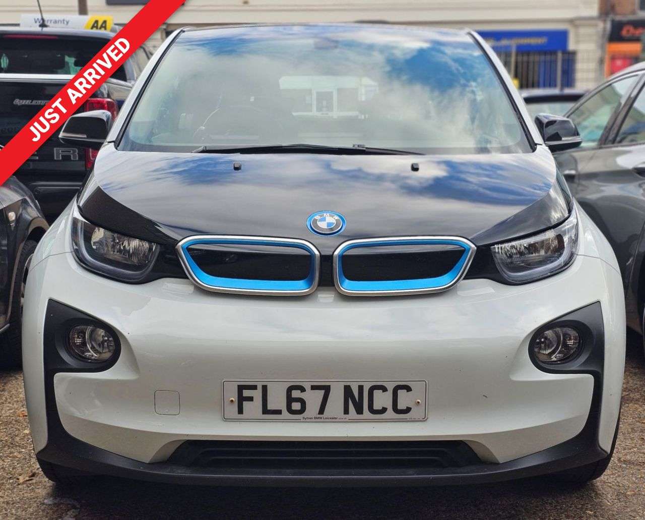 A 2017 BMW I3 AUTOMATIC 33kWh Hatchback 5dr Petrol Plug-in Hybrid Auto Euro 6 (s/s) (Rang A 2017 BMW I3 AUTOMATIC 33kWh Hatchback 5dr Petrol Plug-in Hybrid Auto Euro 6 (s/s) (Rang