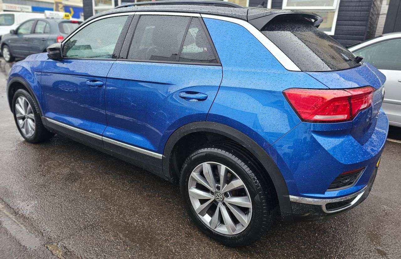 A 2018 VOLKSWAGEN T-ROC 1.5 TSI EVO Design SUV 5dr Petrol Manual Euro 6 (s/s) (150 ps) FULL SERVICE A 2018 VOLKSWAGEN T-ROC 1.5 TSI EVO Design SUV 5dr Petrol Manual Euro 6 (s/s) (150 ps) FULL SERVICE