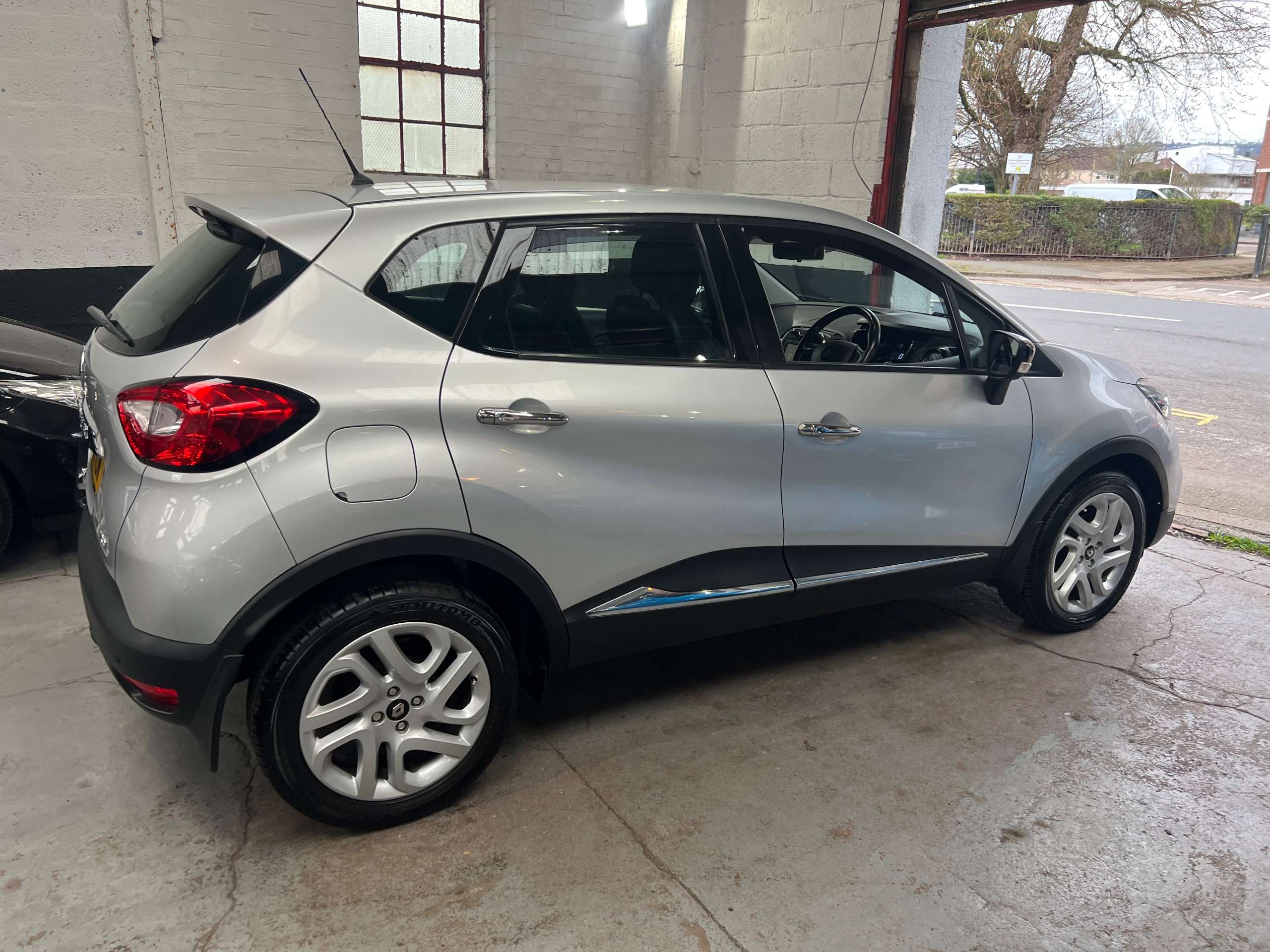 A 2016 RENAULT CAPTUR 0.9 TCe ENERGY Dynamique Nav SUV 5dr Petrol Manual Euro 6 (s/s) (90 ps) A 2016 RENAULT CAPTUR 0.9 TCe ENERGY Dynamique Nav SUV 5dr Petrol Manual Euro 6 (s/s) (90 ps)