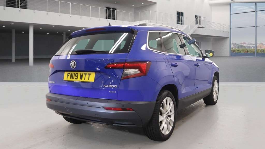 A 2019 SKODA KAROQ 2.0 TDI SE L SUV 5dr Diesel DSG 4WD Euro 6 (s/s) (150 ps) A 2019 SKODA KAROQ 2.0 TDI SE L SUV 5dr Diesel DSG 4WD Euro 6 (s/s) (150 ps)