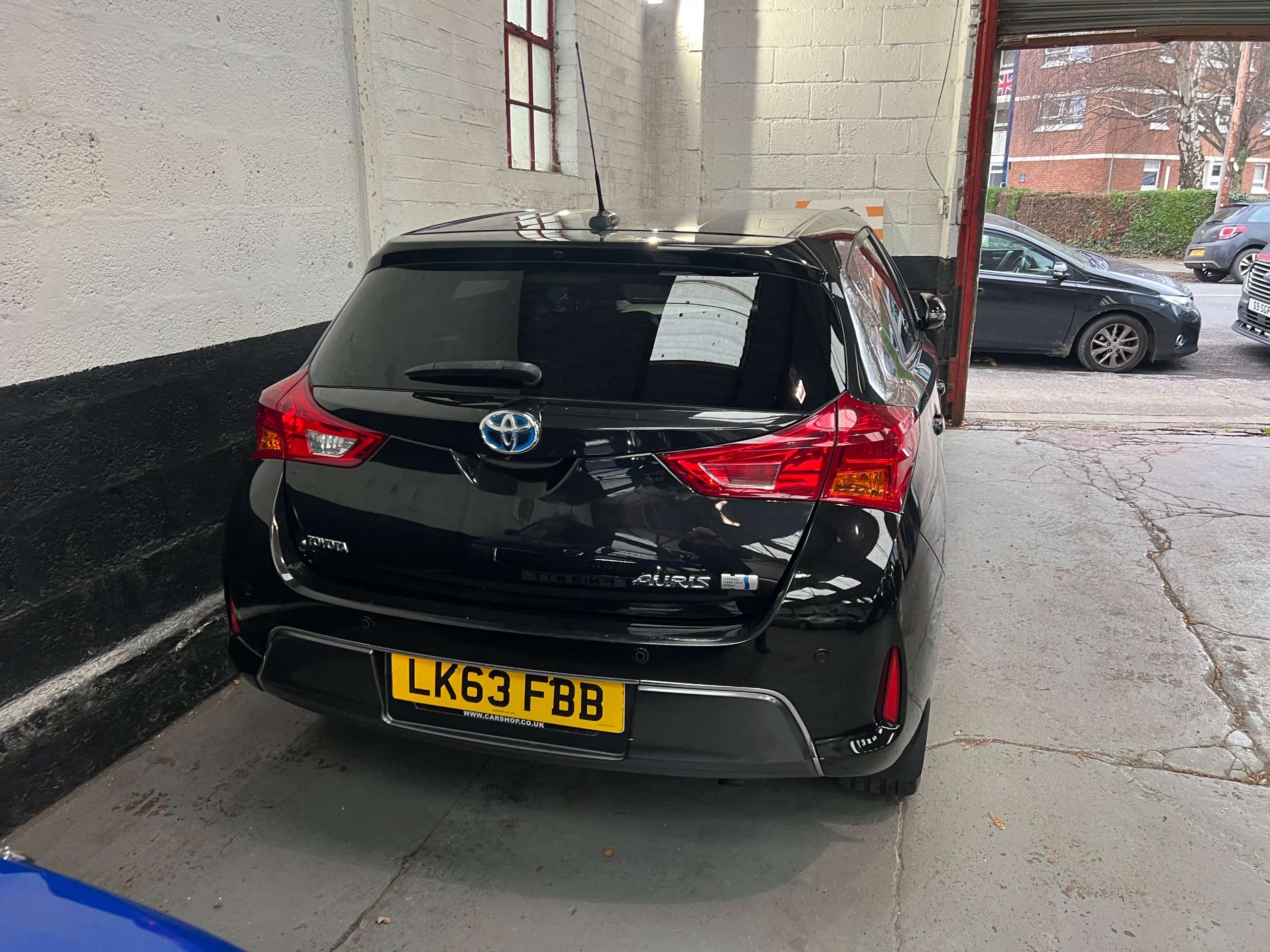 A 2013 TOYOTA AURIS 1.8 VVT-h Excel Hatchback 5dr Petrol Hybrid CVT Euro 5 (s/s) (136 ps) A 2013 TOYOTA AURIS 1.8 VVT-h Excel Hatchback 5dr Petrol Hybrid CVT Euro 5 (s/s) (136 ps)