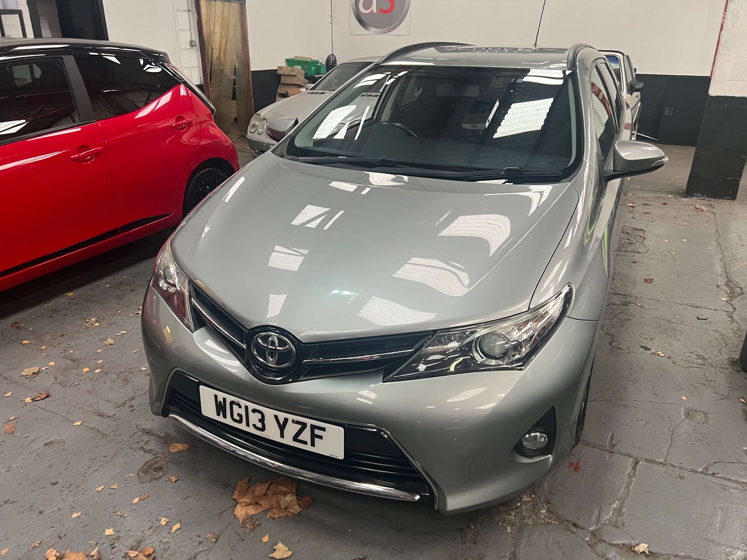 A 2013 TOYOTA AURIS 1.4 D-4D Sport Touring Sports 5dr Diesel Manual Euro 5 (s/s) (90 ps) A 2013 TOYOTA AURIS 1.4 D-4D Sport Touring Sports 5dr Diesel Manual Euro 5 (s/s) (90 ps)