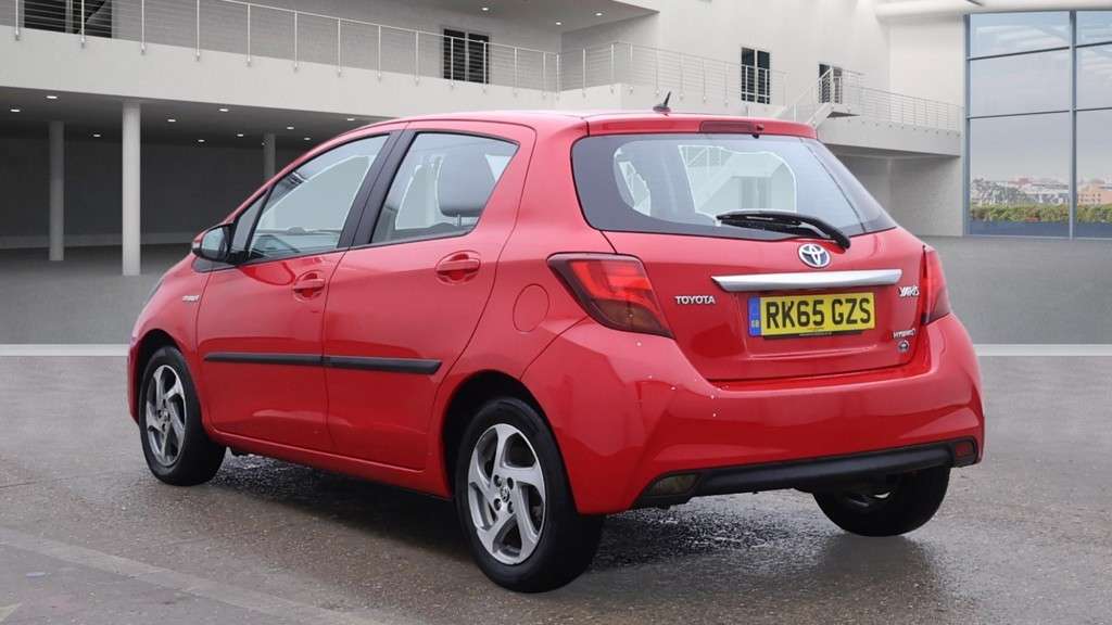 A 2015 TOYOTA YARIS 1.5 VVT-h Icon Hatchback 5dr Petrol Hybrid E-CVT Euro 6 (101 ps) A 2015 TOYOTA YARIS 1.5 VVT-h Icon Hatchback 5dr Petrol Hybrid E-CVT Euro 6 (101 ps)