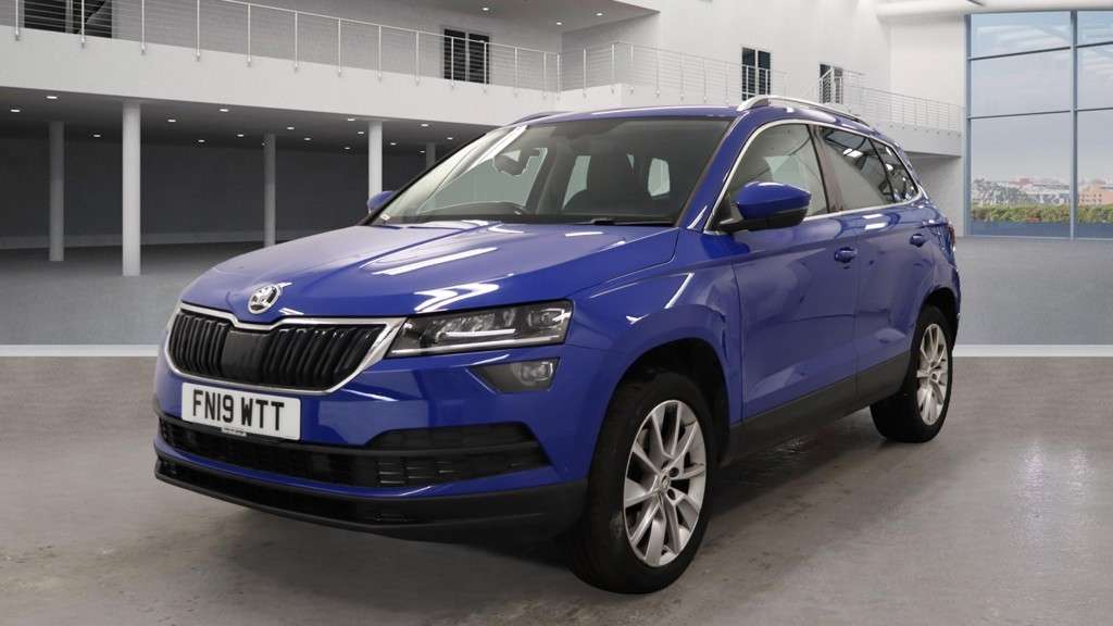 A 2019 SKODA KAROQ 2.0 TDI SE L SUV 5dr Diesel DSG 4WD Euro 6 (s/s) (150 ps) A 2019 SKODA KAROQ 2.0 TDI SE L SUV 5dr Diesel DSG 4WD Euro 6 (s/s) (150 ps)