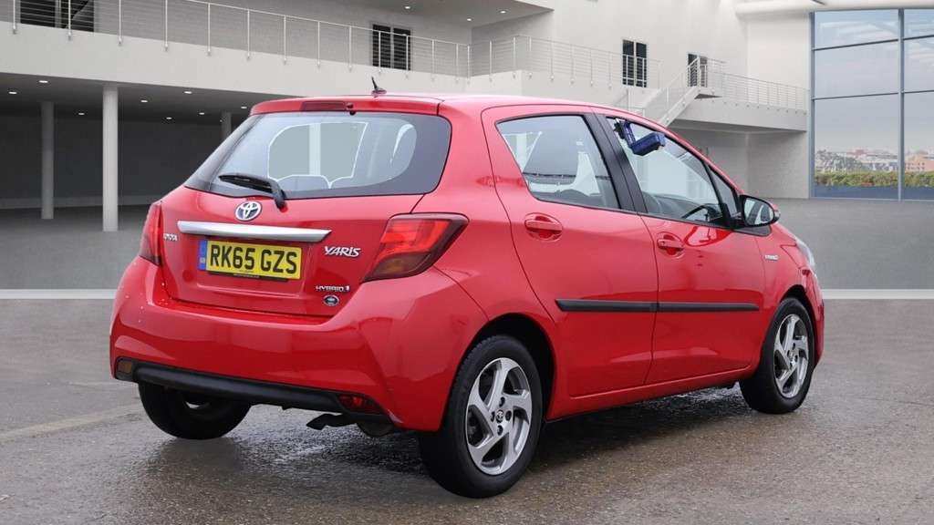 A 2015 TOYOTA YARIS 1.5 VVT-h Icon Hatchback 5dr Petrol Hybrid E-CVT Euro 6 (101 ps) A 2015 TOYOTA YARIS 1.5 VVT-h Icon Hatchback 5dr Petrol Hybrid E-CVT Euro 6 (101 ps)