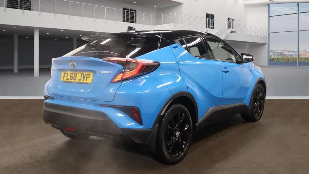 A 2018 TOYOTA C-HR 1.8 VVT-h Dynamic SUV 5dr Petrol Hybrid CVT Euro 6 (s/s) (122 ps) A 2018 TOYOTA C-HR 1.8 VVT-h Dynamic SUV 5dr Petrol Hybrid CVT Euro 6 (s/s) (122 ps)