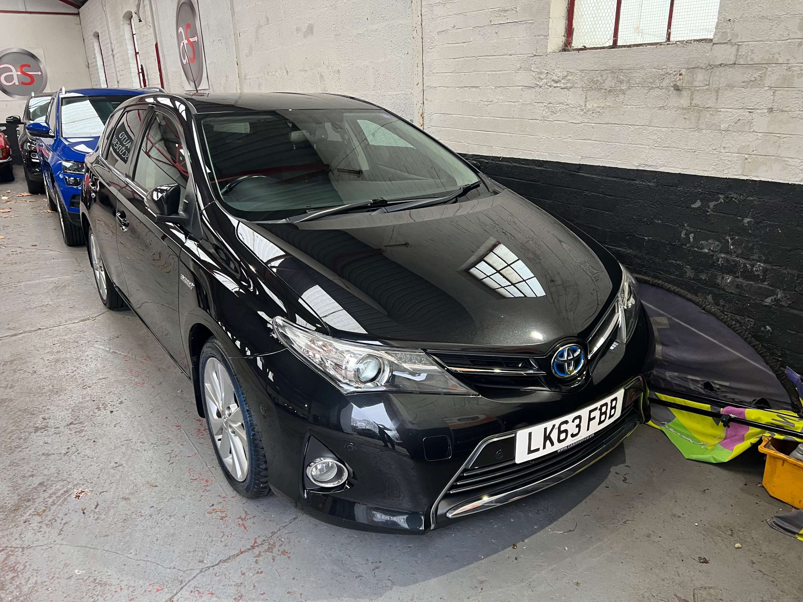 A 2013 TOYOTA AURIS 1.8 VVT-h Excel Hatchback 5dr Petrol Hybrid CVT Euro 5 (s/s) (136 ps) A 2013 TOYOTA AURIS 1.8 VVT-h Excel Hatchback 5dr Petrol Hybrid CVT Euro 5 (s/s) (136 ps)