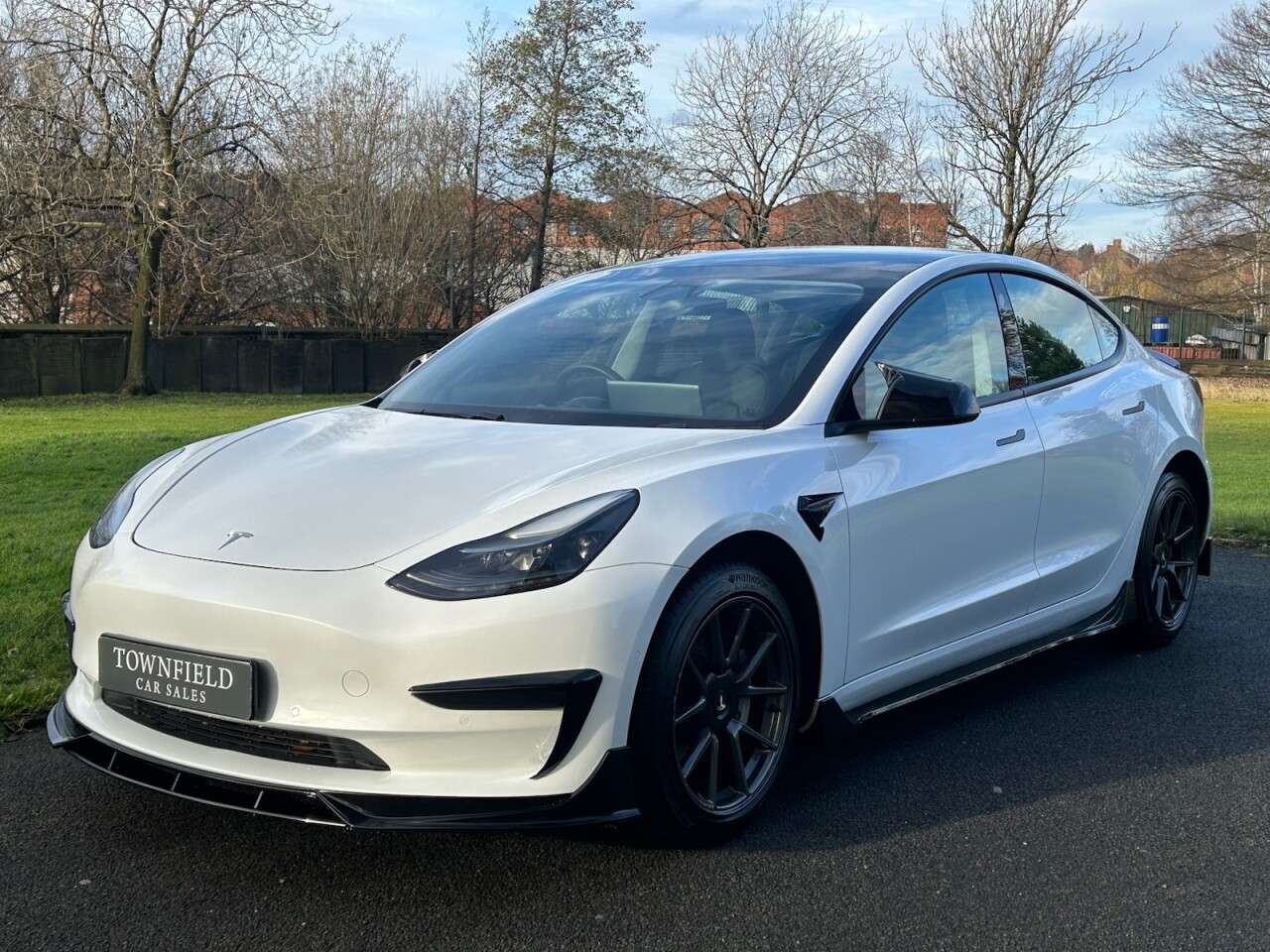 A 2021 TESLA MODEL 3 Standard Range Plus Saloon 4dr Electric Auto RWD (241 bhp) BODY KIT + PANOR A 2021 TESLA MODEL 3 Standard Range Plus Saloon 4dr Electric Auto RWD (241 bhp) BODY KIT + PANOR