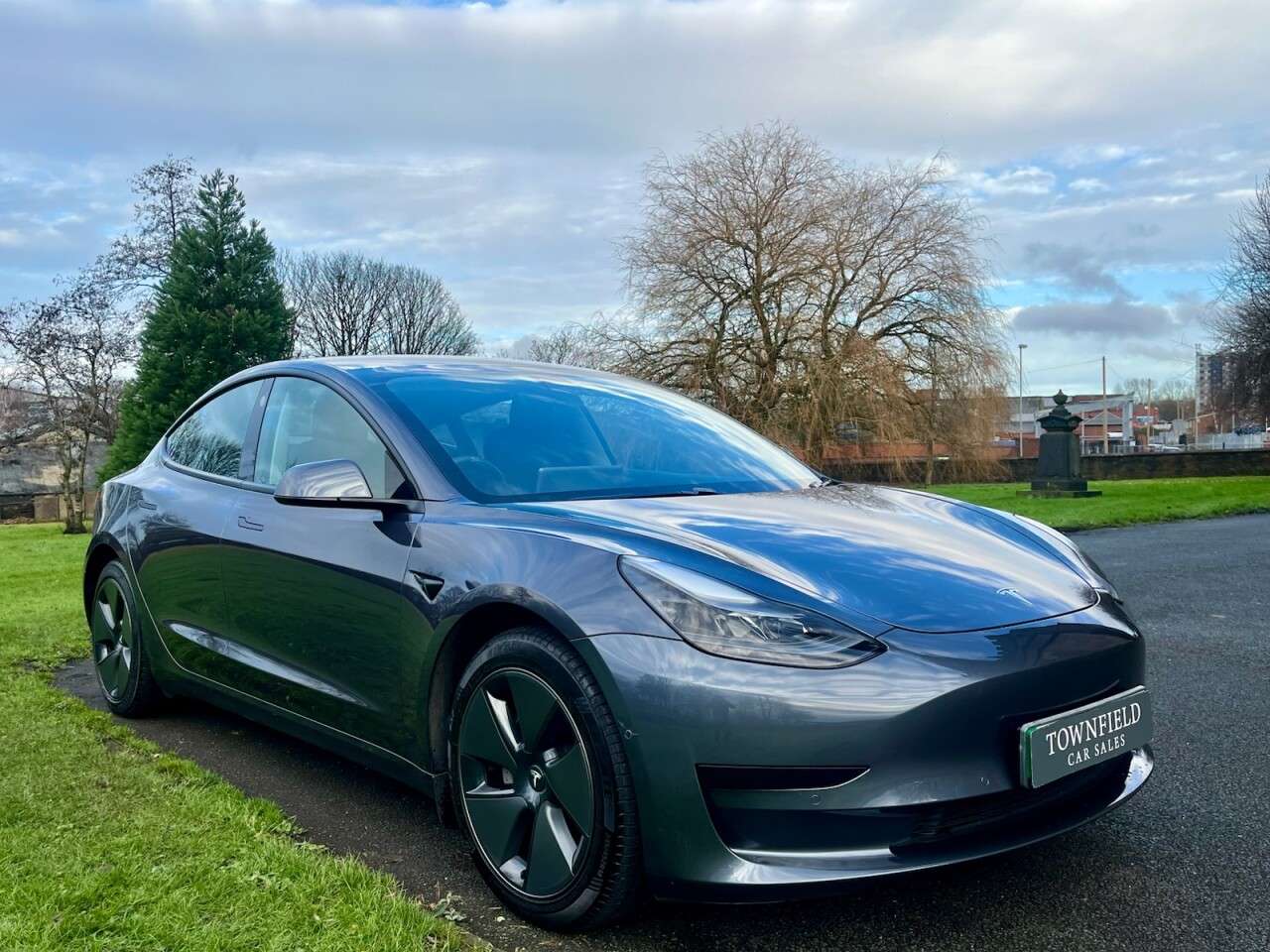 A 2021 TESLA MODEL 3 Standard Range Plus Saloon 4dr Electric Auto RWD (241 bhp) A 2021 TESLA MODEL 3 Standard Range Plus Saloon 4dr Electric Auto RWD (241 bhp)