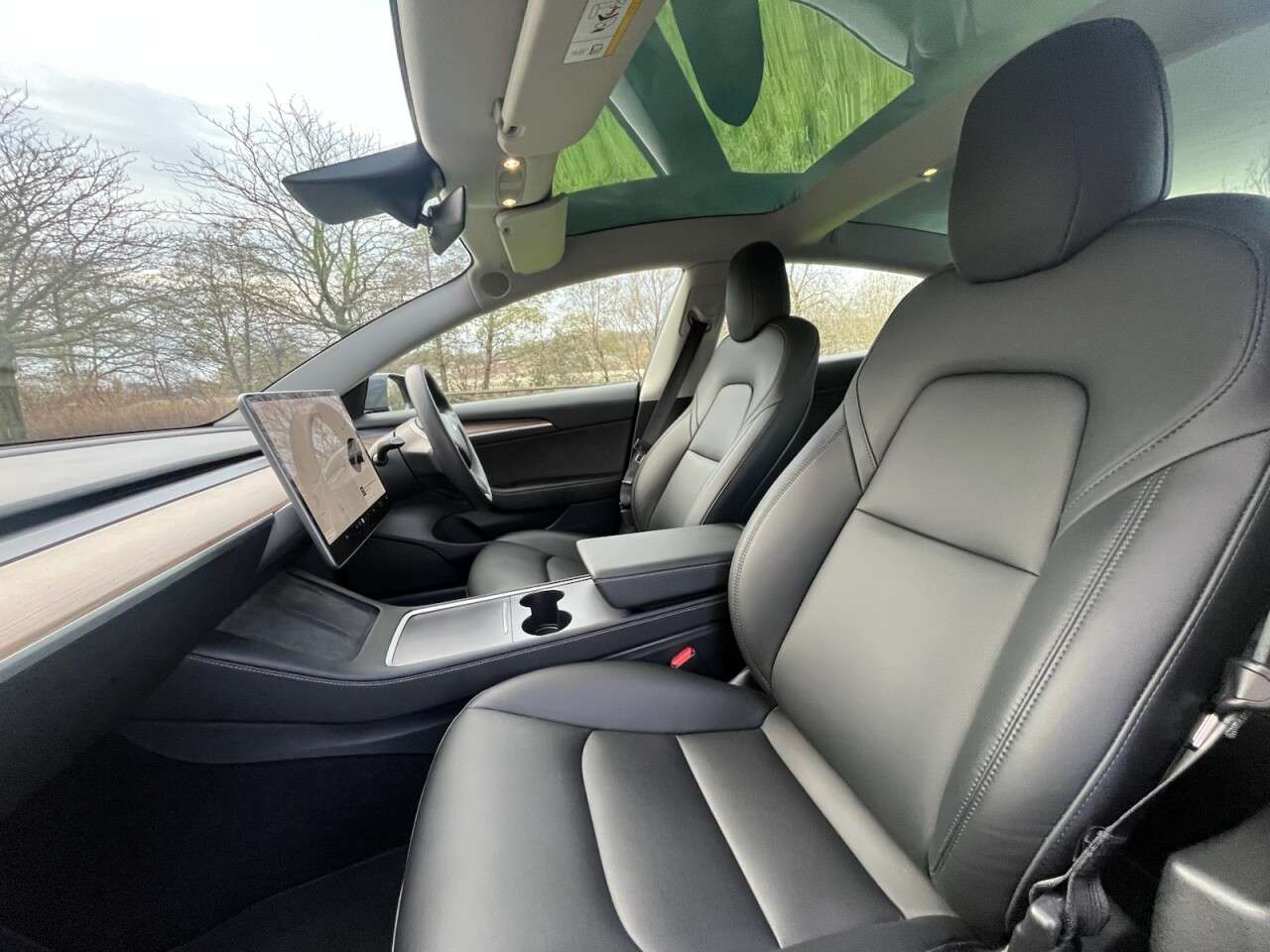 A 2021 TESLA MODEL 3 Standard Range Plus Saloon 4dr Electric Auto RWD (241 bhp) A 2021 TESLA MODEL 3 Standard Range Plus Saloon 4dr Electric Auto RWD (241 bhp)