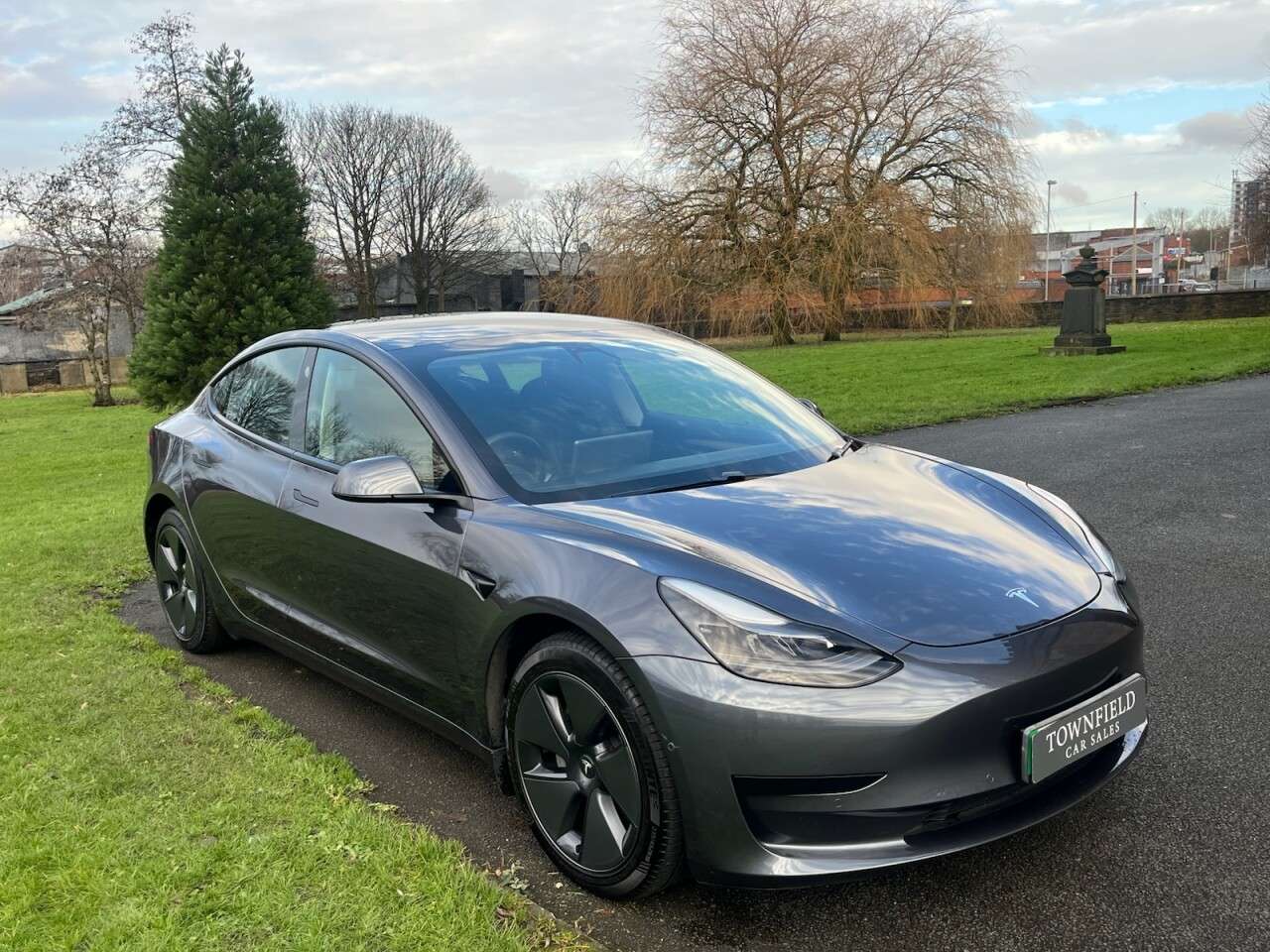 A 2021 TESLA MODEL 3 Standard Range Plus Saloon 4dr Electric Auto RWD (241 bhp) A 2021 TESLA MODEL 3 Standard Range Plus Saloon 4dr Electric Auto RWD (241 bhp)