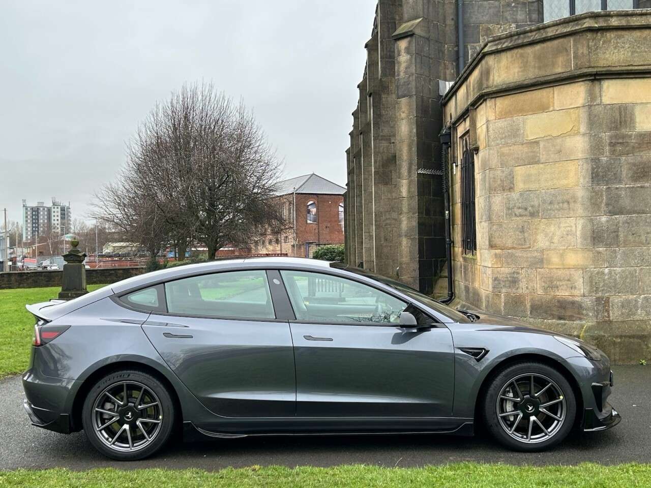 A 2021 TESLA MODEL 3 Standard Range Plus Saloon 4dr Electric Auto RWD (241 bhp) A 2021 TESLA MODEL 3 Standard Range Plus Saloon 4dr Electric Auto RWD (241 bhp)
